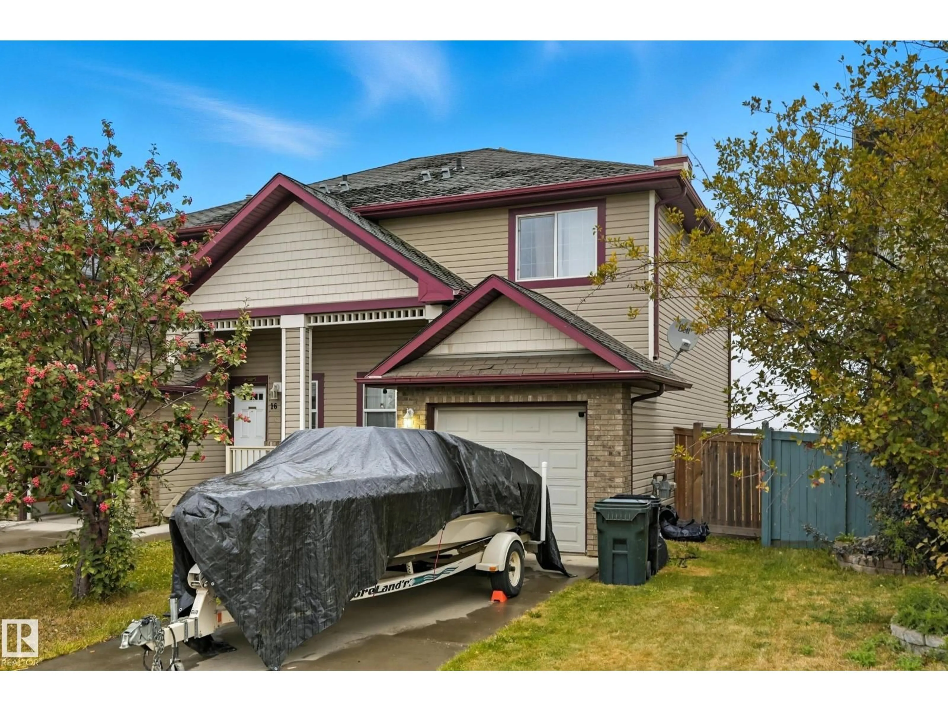 Home with vinyl exterior material, street for 18 VIRGINIA AV, Spruce Grove Alberta T7X4P6