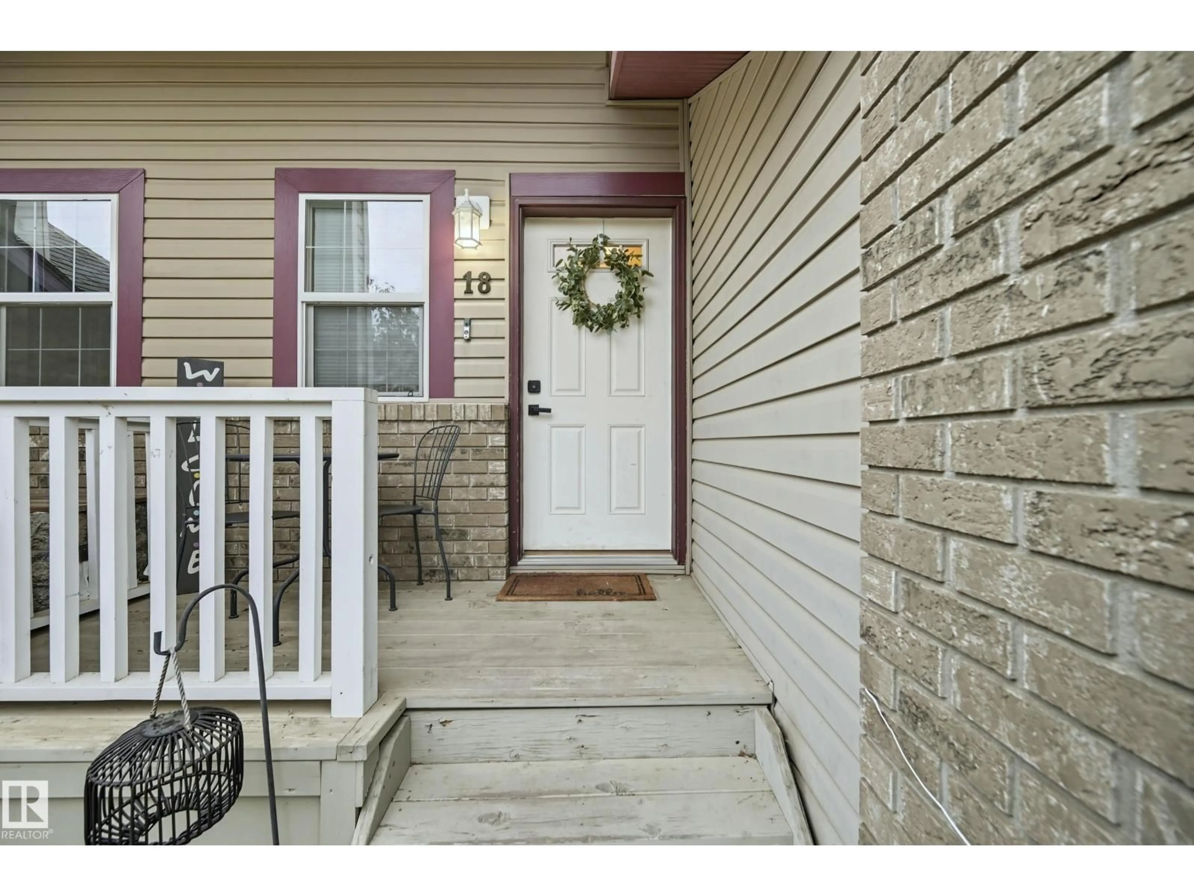 Indoor entryway for 18 VIRGINIA AV, Spruce Grove Alberta T7X4P6