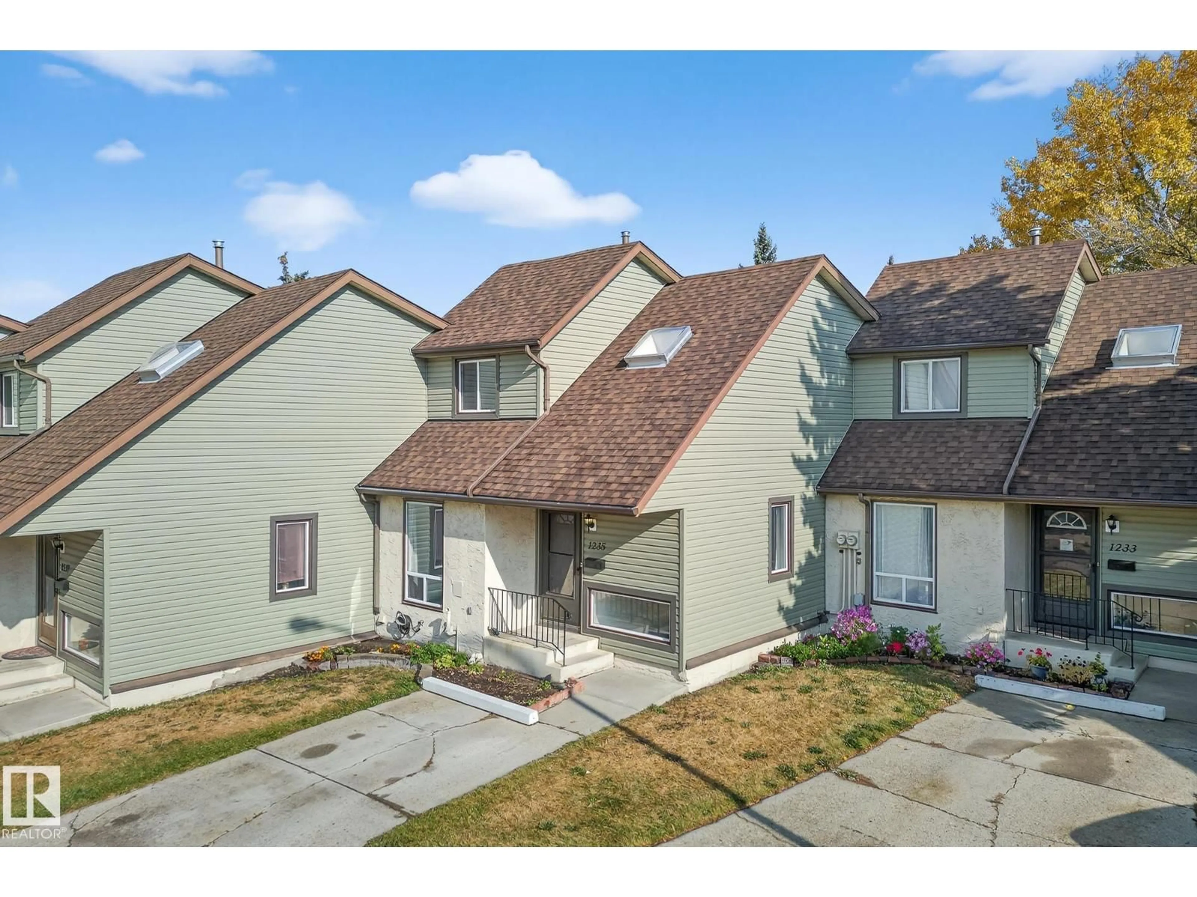 A pic from outside/outdoor area/front of a property/back of a property/a pic from drone, street for NW - 1235 62 ST, Edmonton Alberta T6L2H6