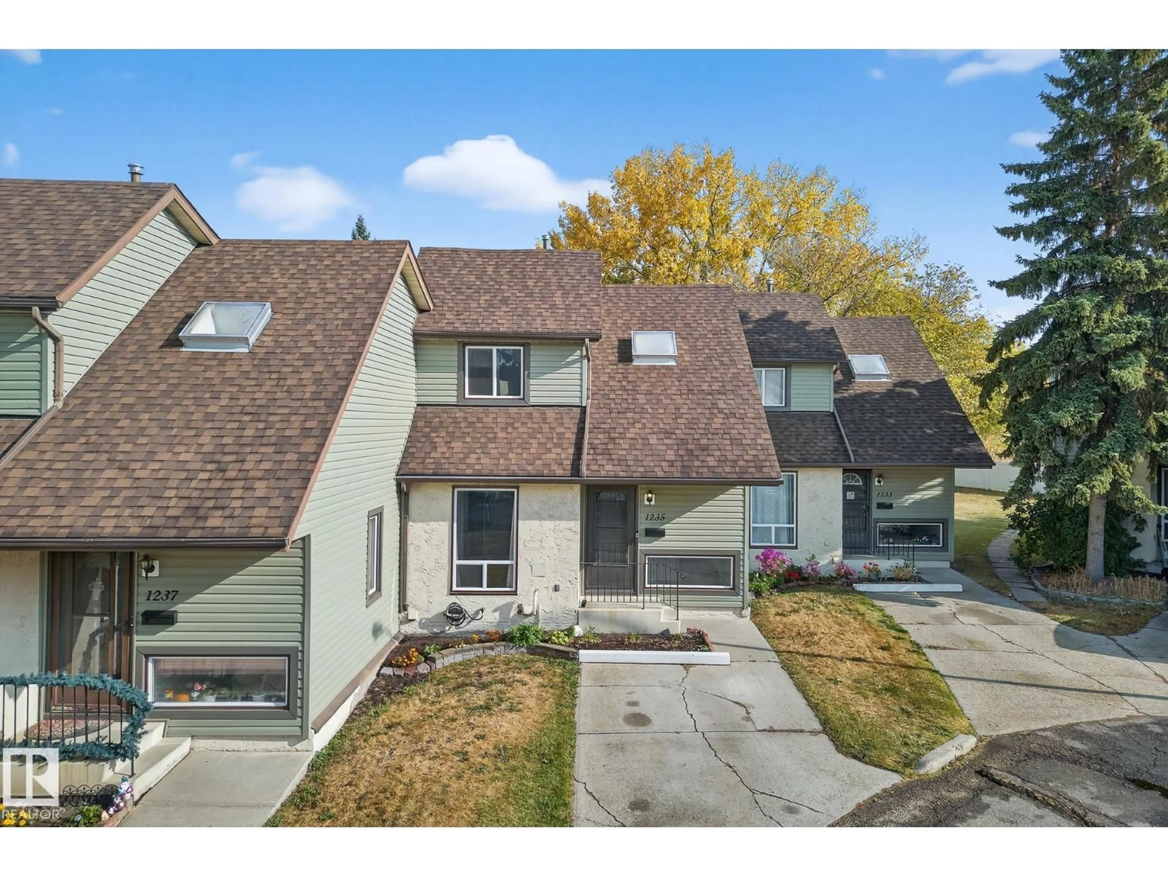 A pic from outside/outdoor area/front of a property/back of a property/a pic from drone, street for NW - 1235 62 ST, Edmonton Alberta T6L2H6