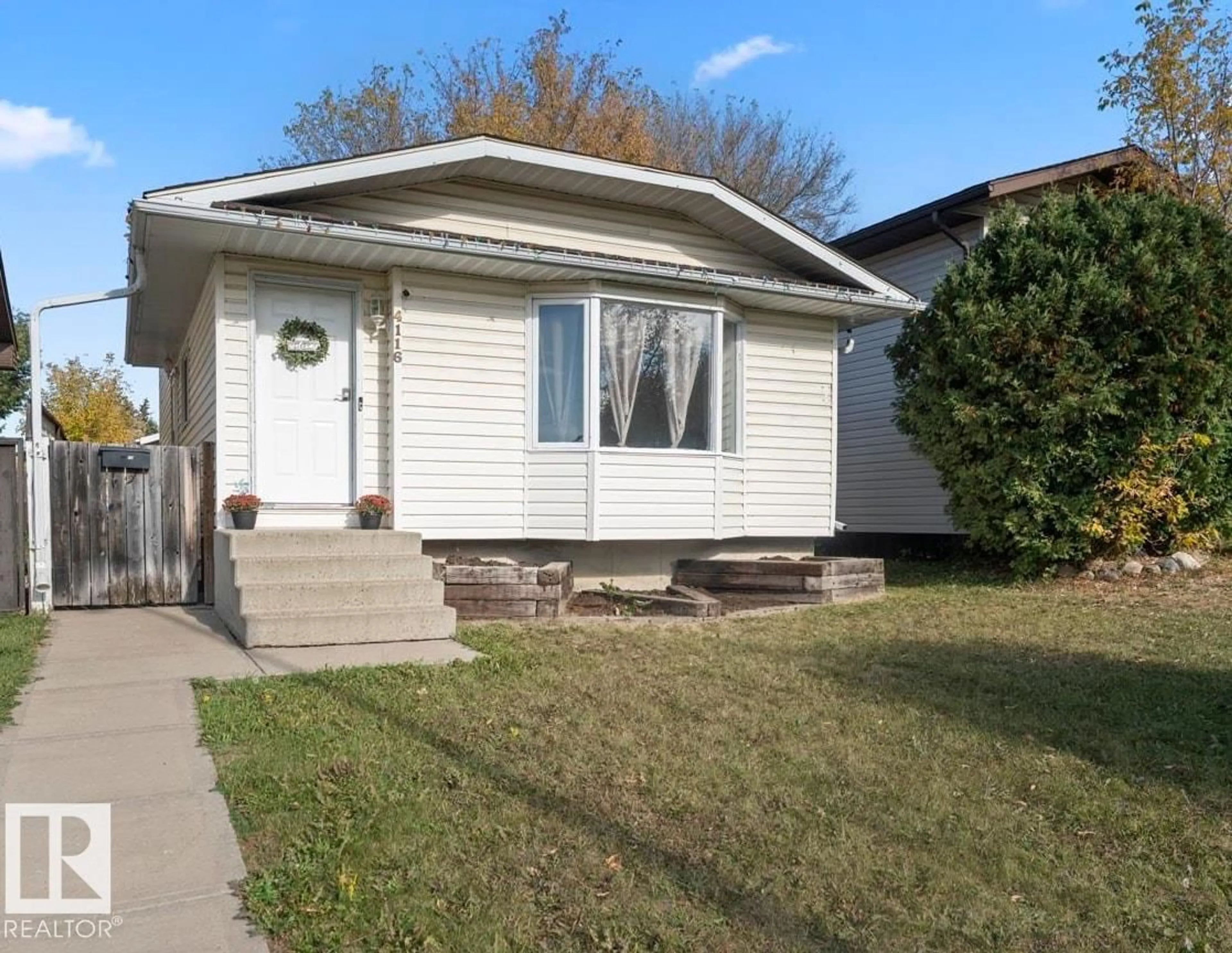 Home with vinyl exterior material, street for 4116 50 AV, Cold Lake Alberta T9M2A3