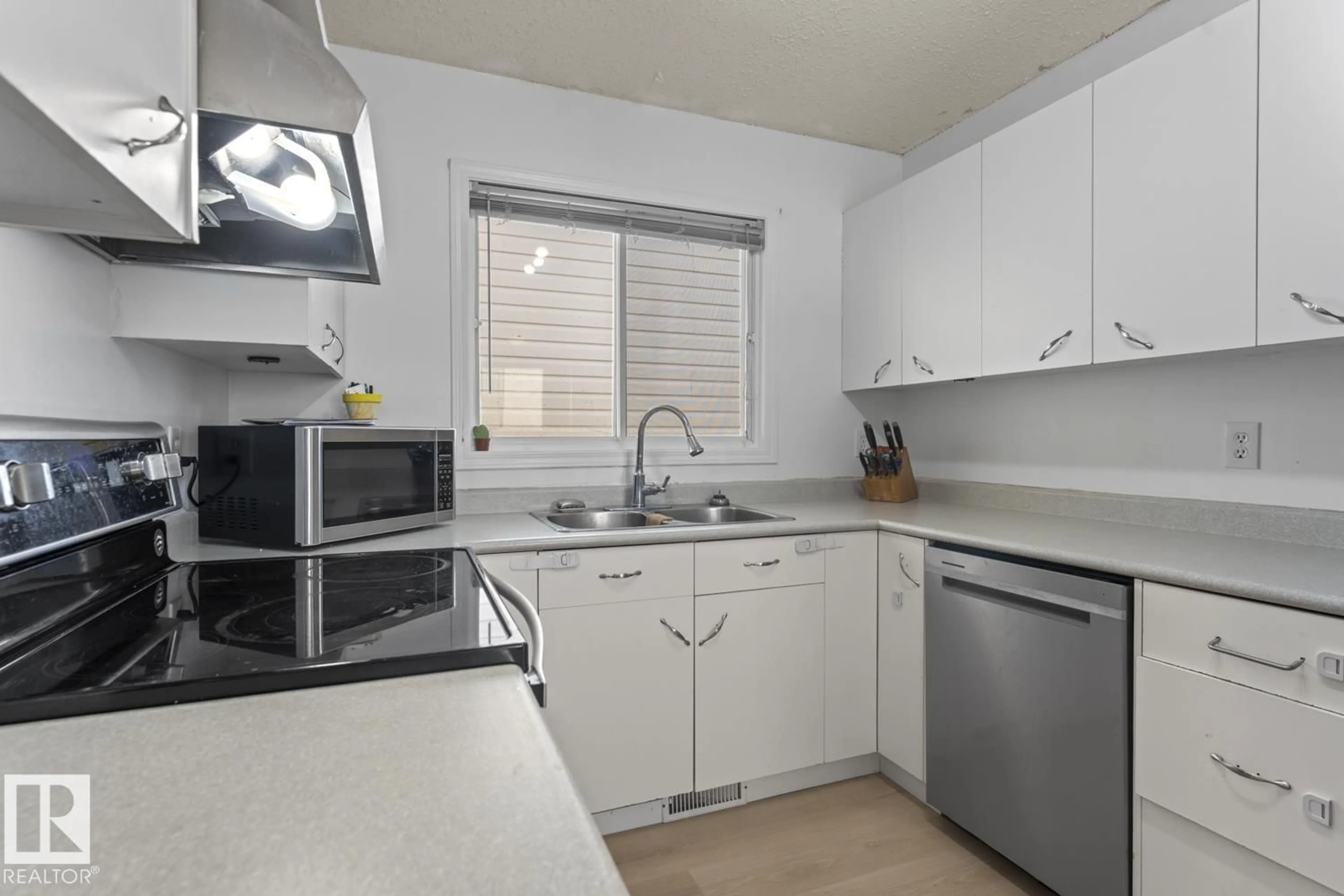 Standard kitchen, unknown for 4116 50 AV, Cold Lake Alberta T9M2A3