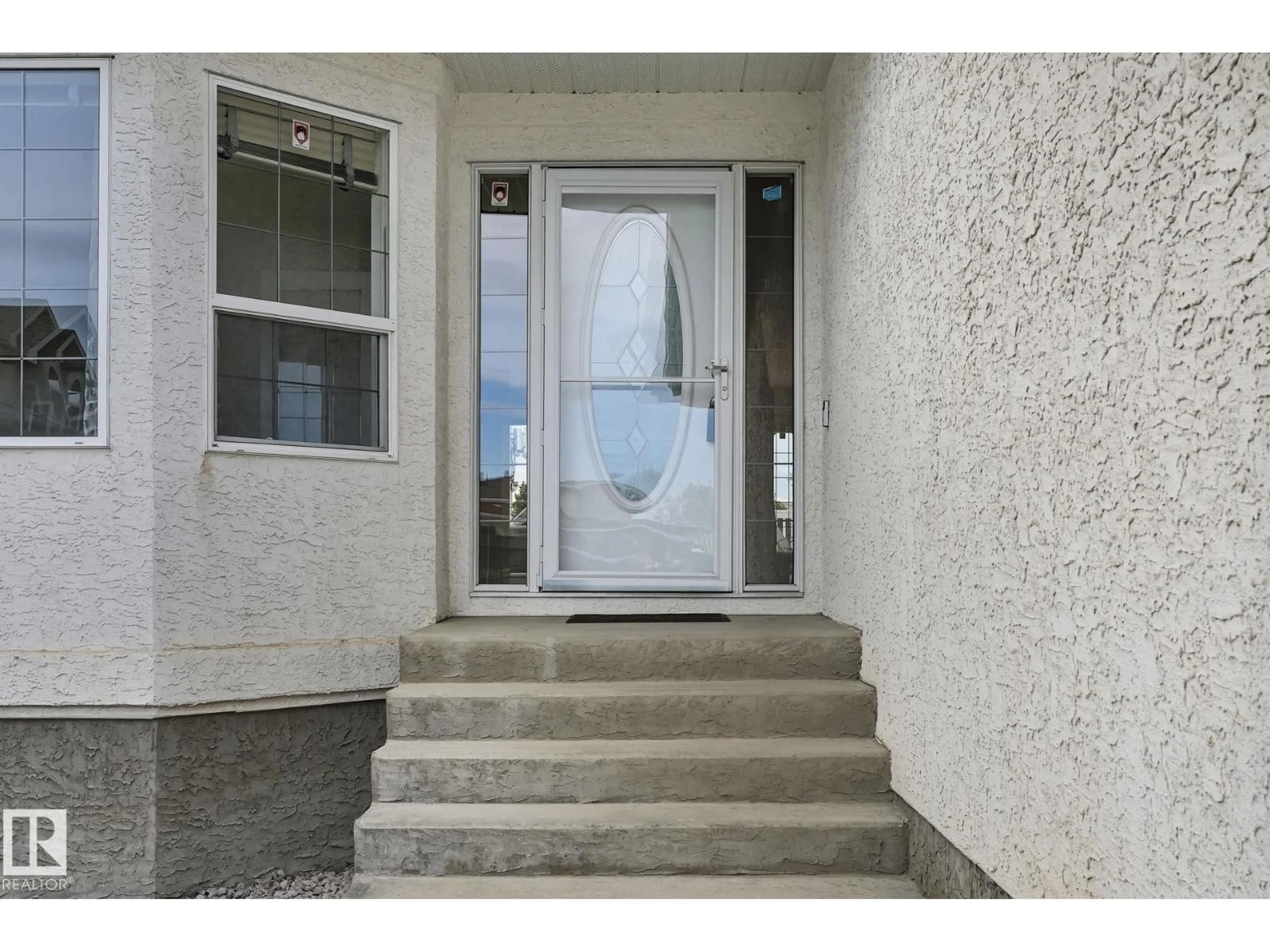 Indoor entryway for NW - 16104 81 ST, Edmonton Alberta T5Z3E4