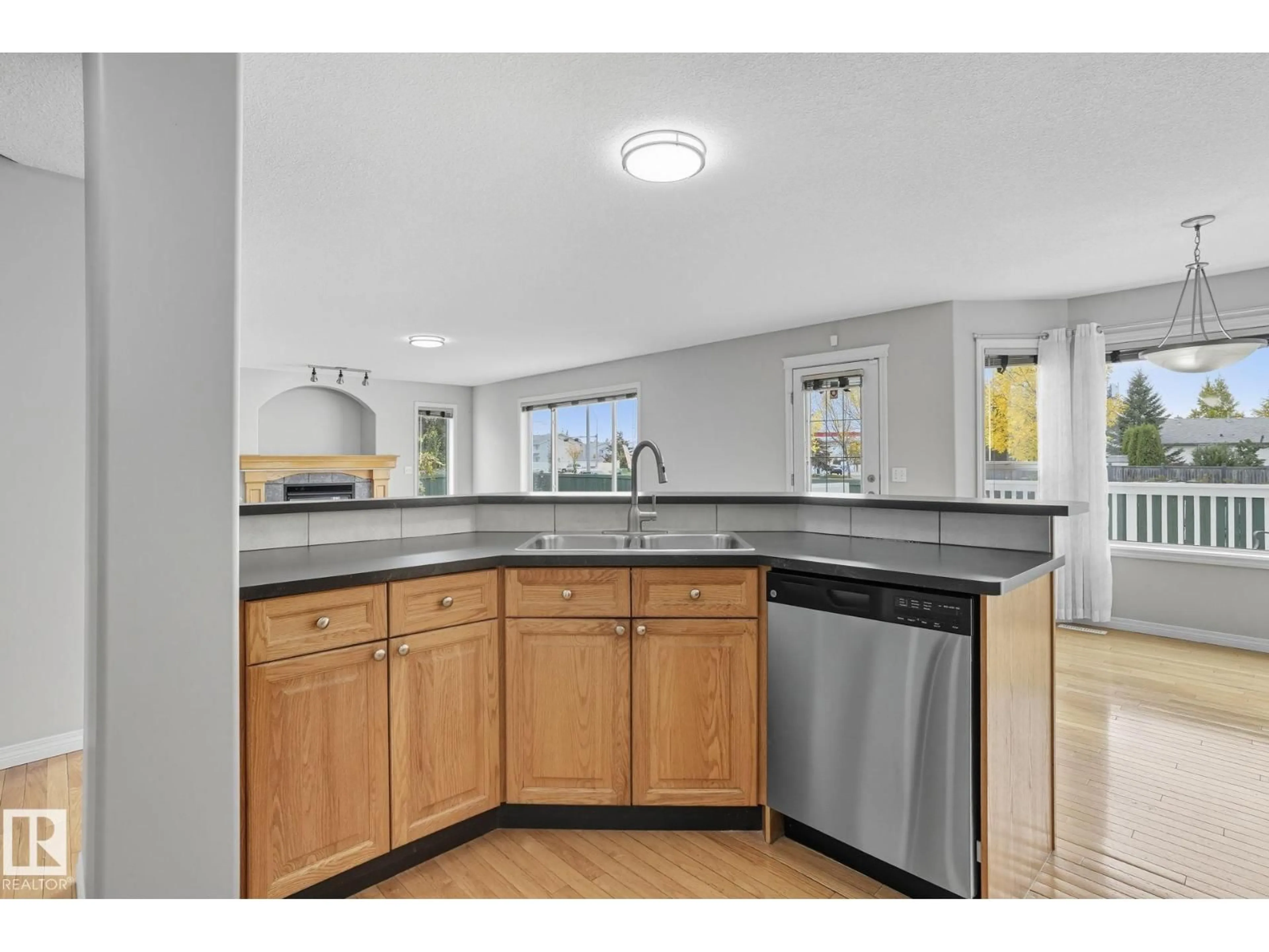 Open concept kitchen, ceramic/tile floor for NW - 16104 81 ST, Edmonton Alberta T5Z3E4