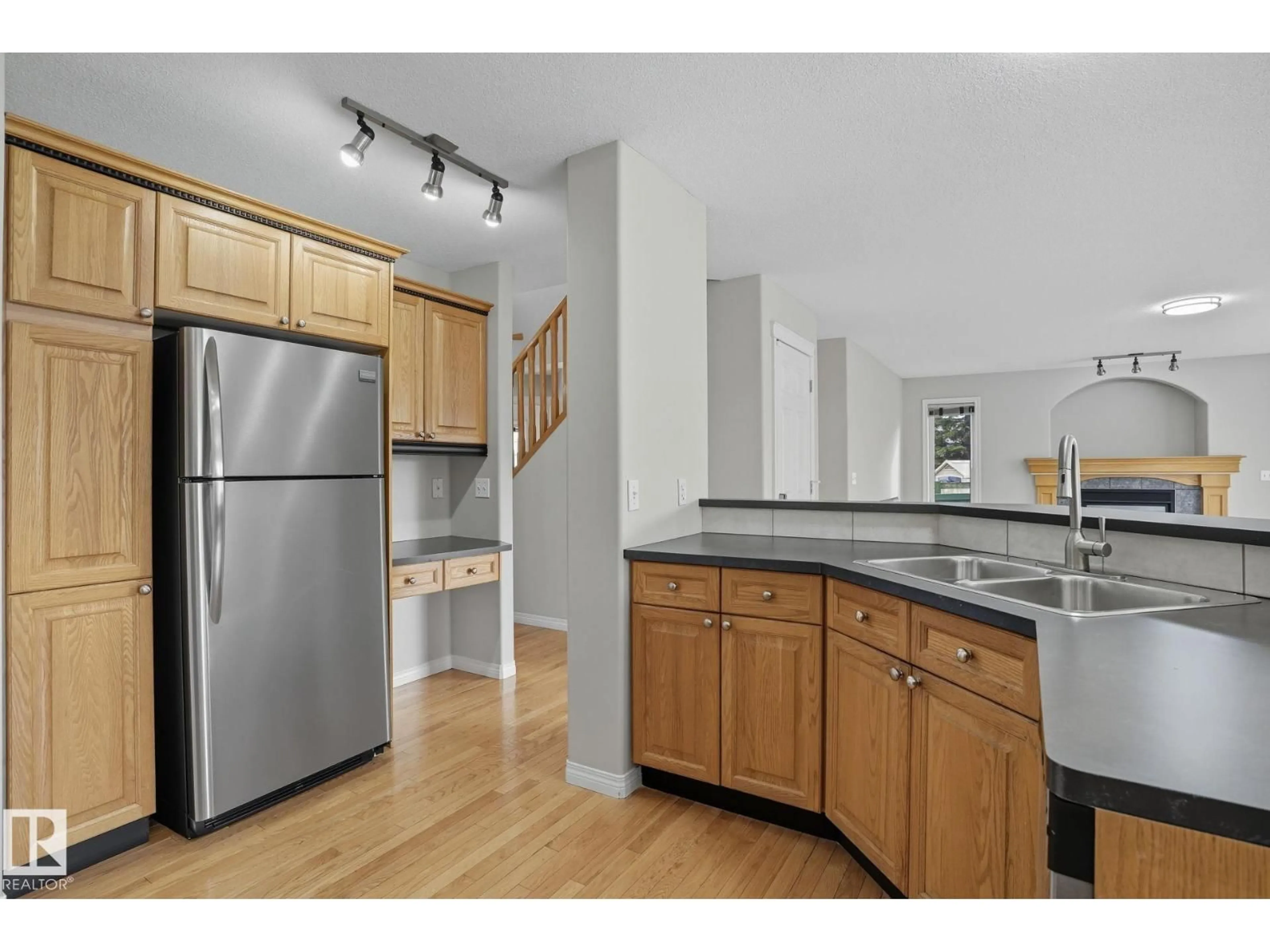 Standard kitchen, unknown for NW - 16104 81 ST, Edmonton Alberta T5Z3E4