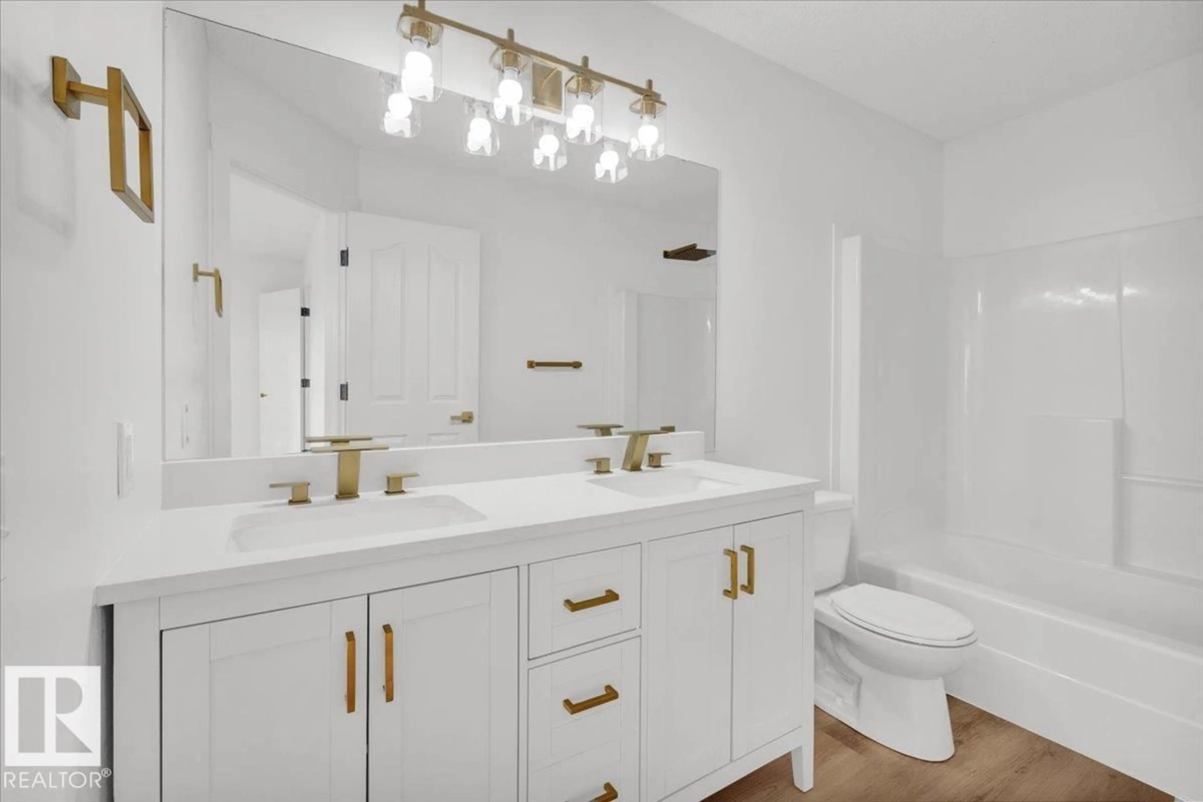 Contemporary bathroom, ceramic/tile floor for 14050 159A AV, Edmonton Alberta T6V1X8