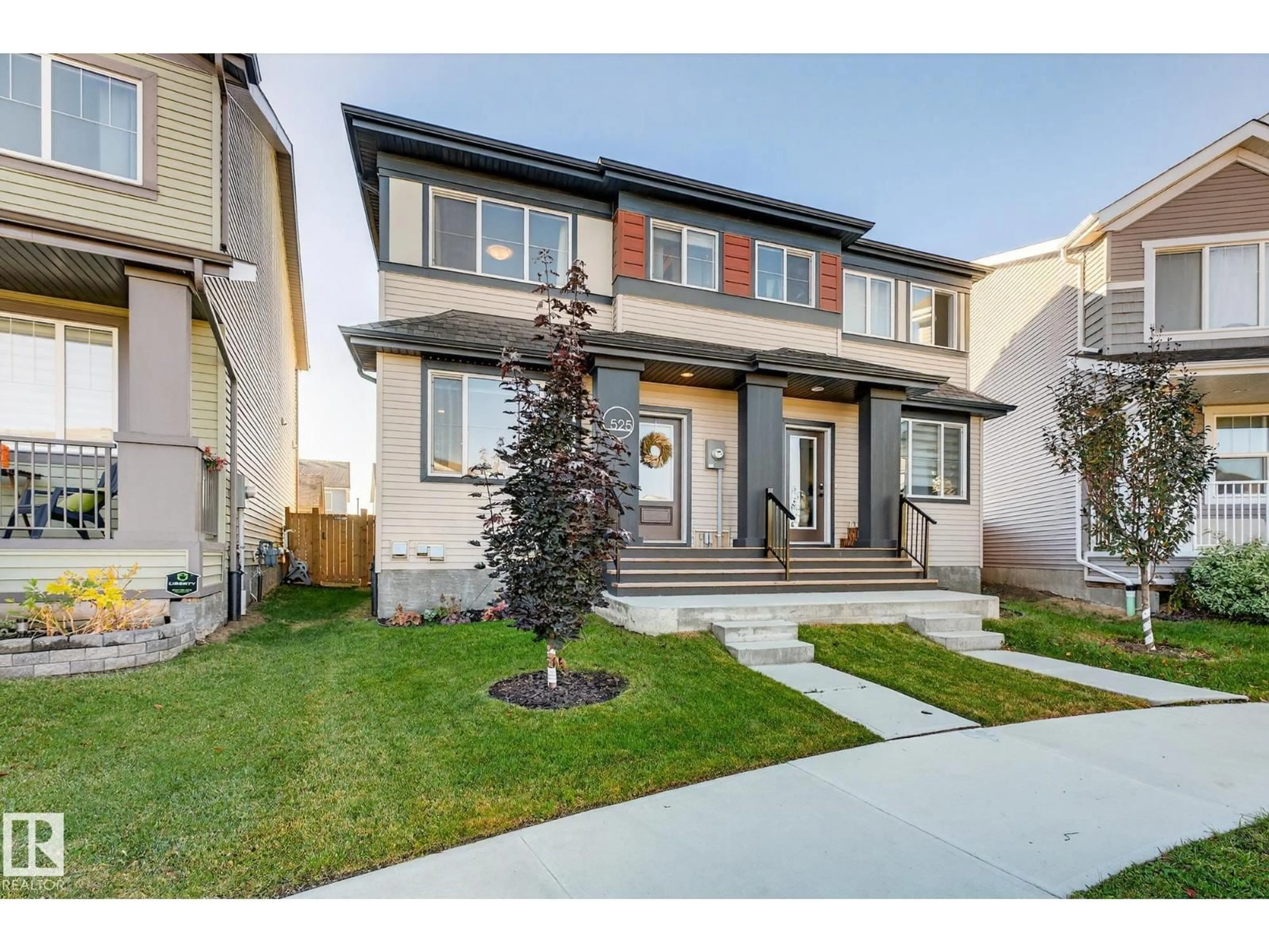 Home with vinyl exterior material, street for 525 PATERSON WY, Edmonton Alberta T6W4E2