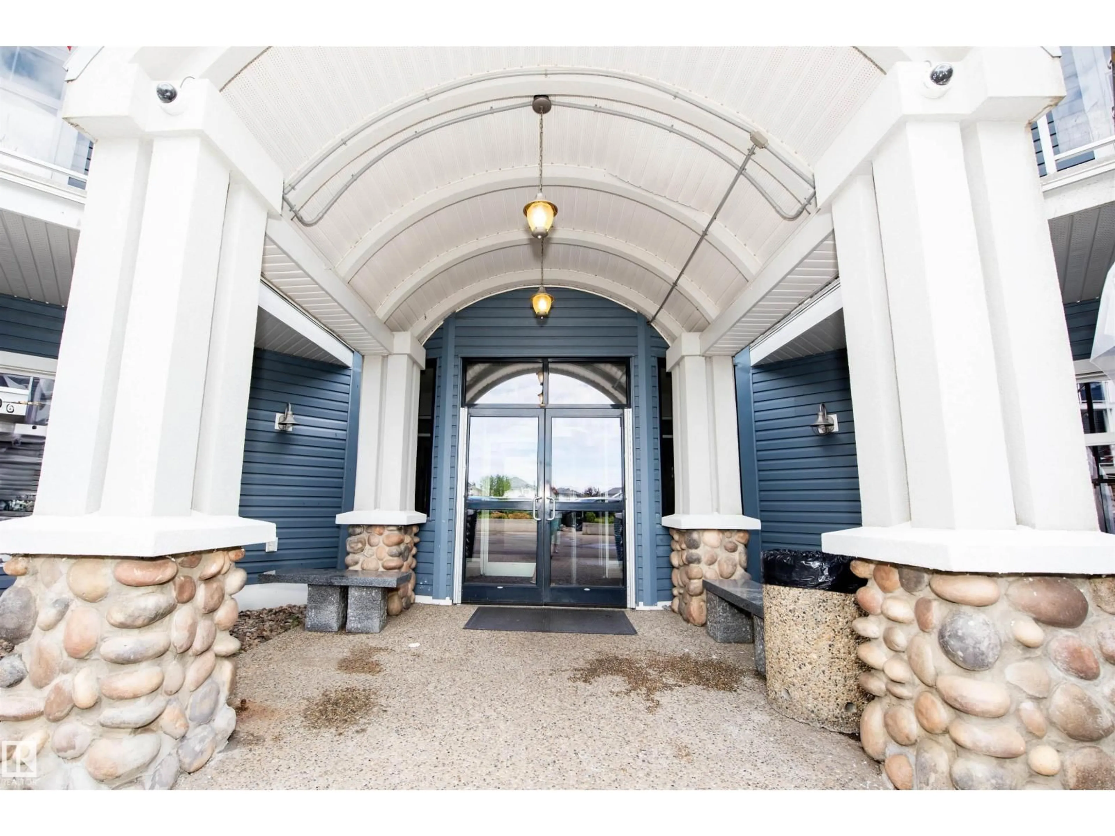 Indoor foyer for #209 - 16035 132 ST NW, Edmonton Alberta T6V0B4