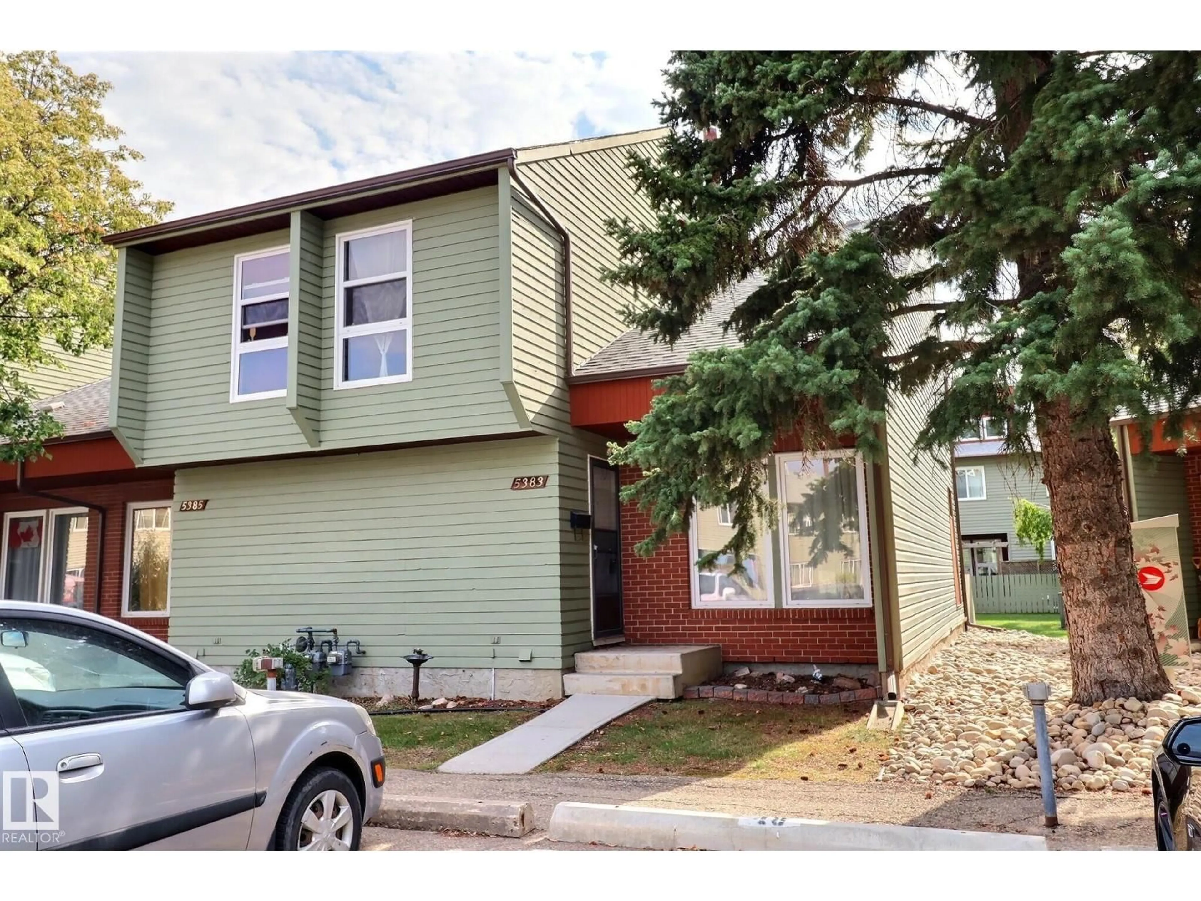 Home with vinyl exterior material, street for 5383 HILL VIEW CR, Edmonton Alberta T6L1V9