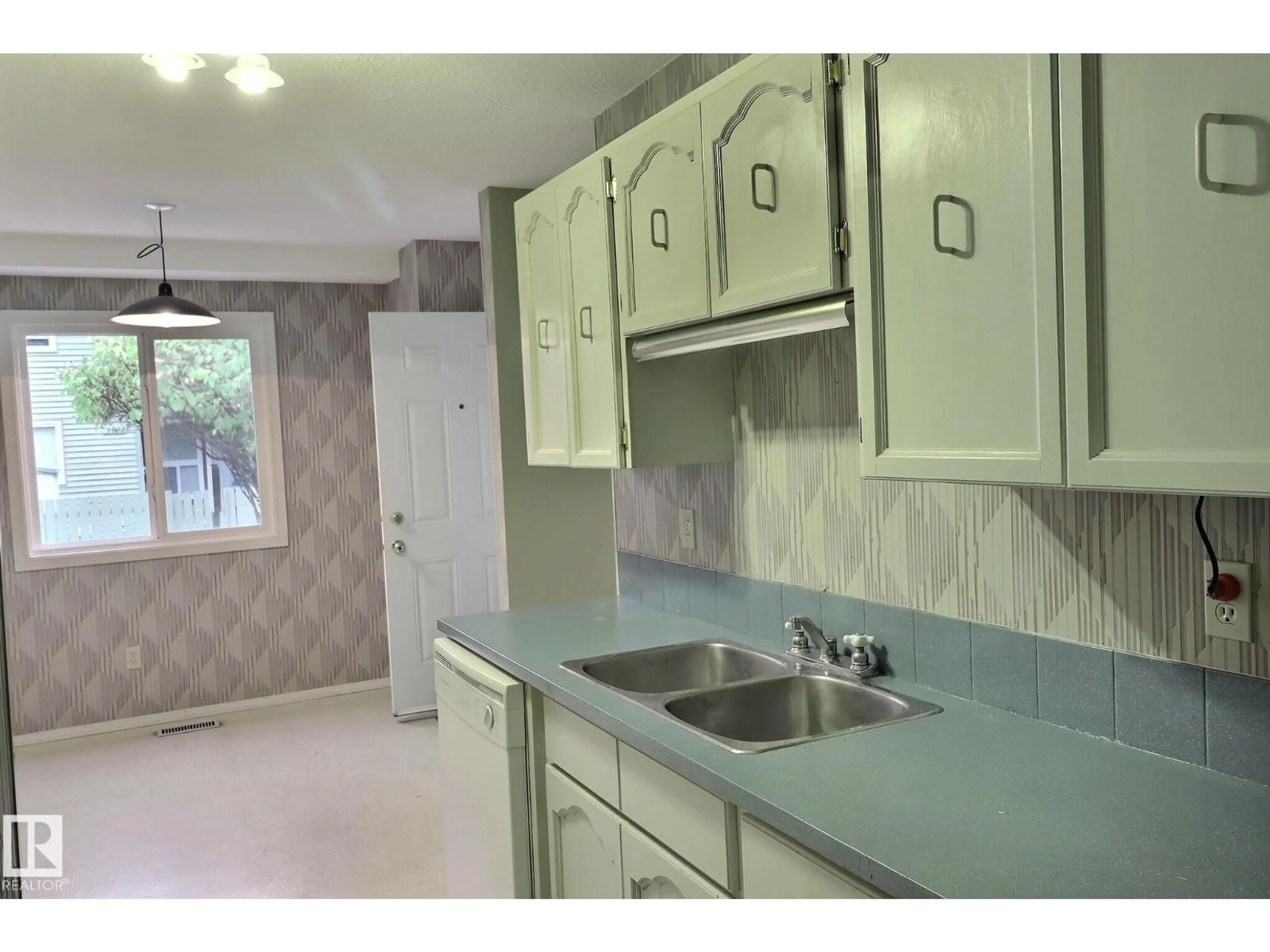 Standard kitchen, ceramic/tile floor for 5383 HILL VIEW CR, Edmonton Alberta T6L1V9