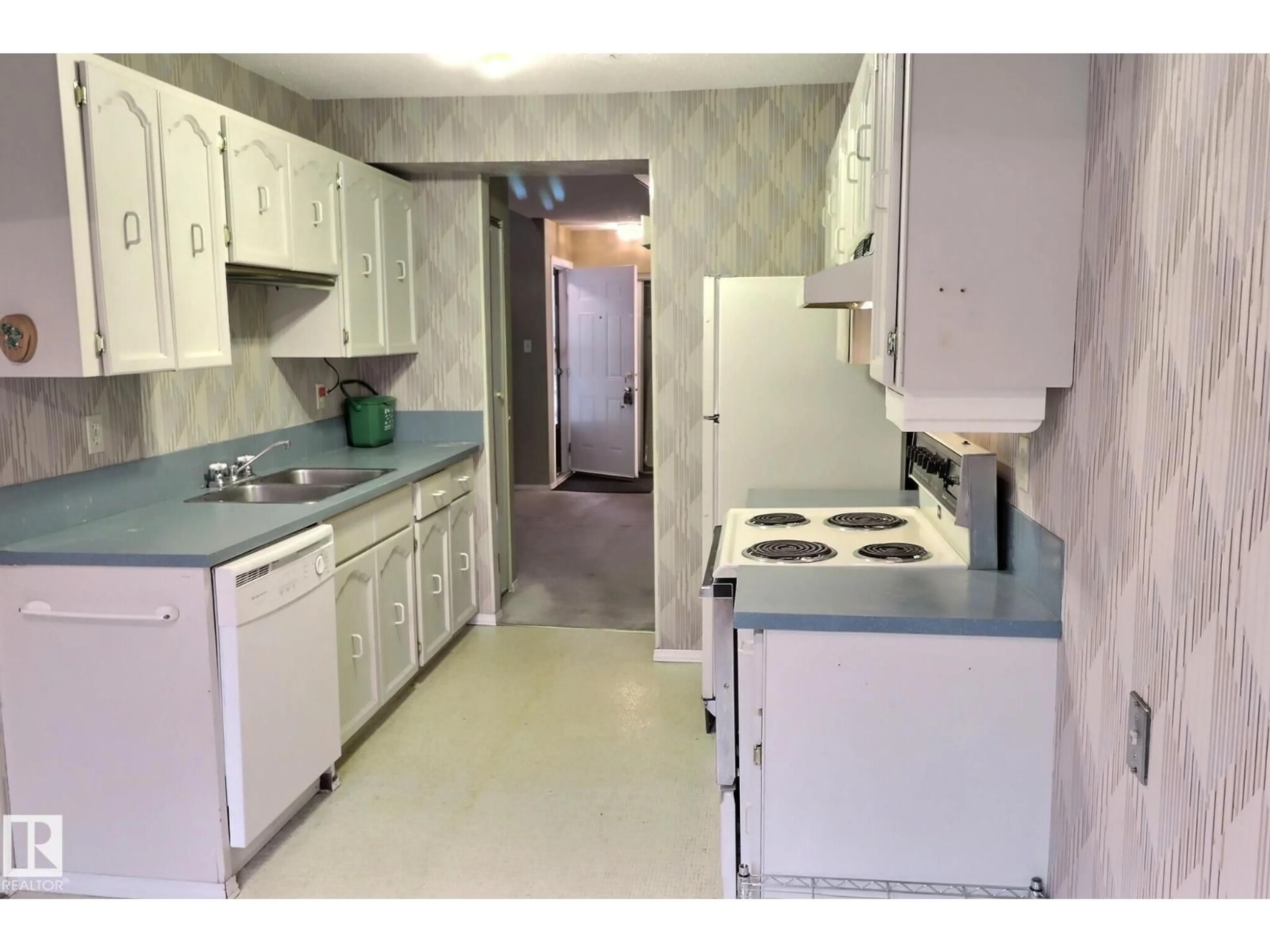 Standard kitchen, ceramic/tile floor for 5383 HILL VIEW CR, Edmonton Alberta T6L1V9