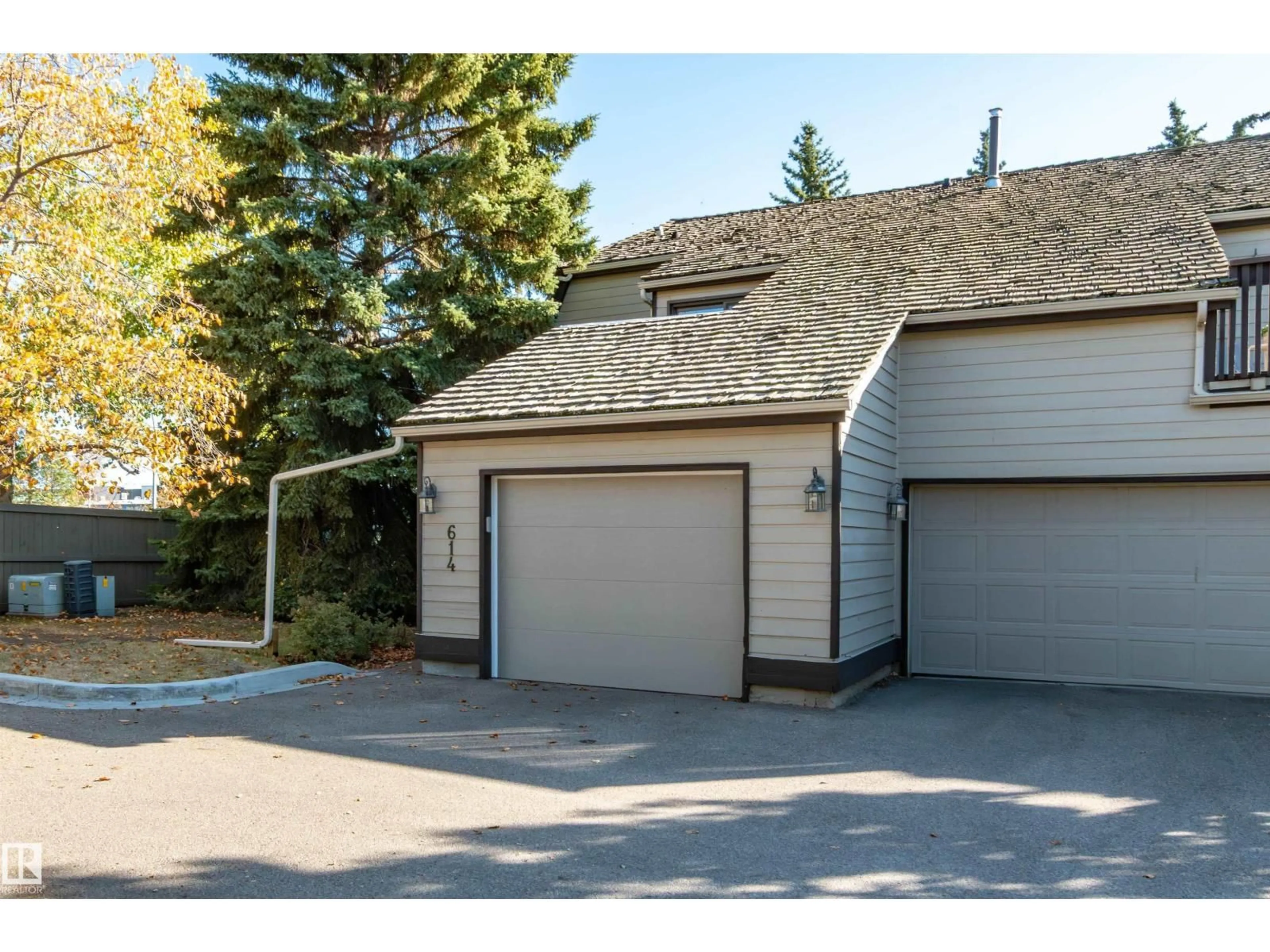 Indoor garage for 614 WOODBRIDGE WY, Sherwood Park Alberta T8A4E4