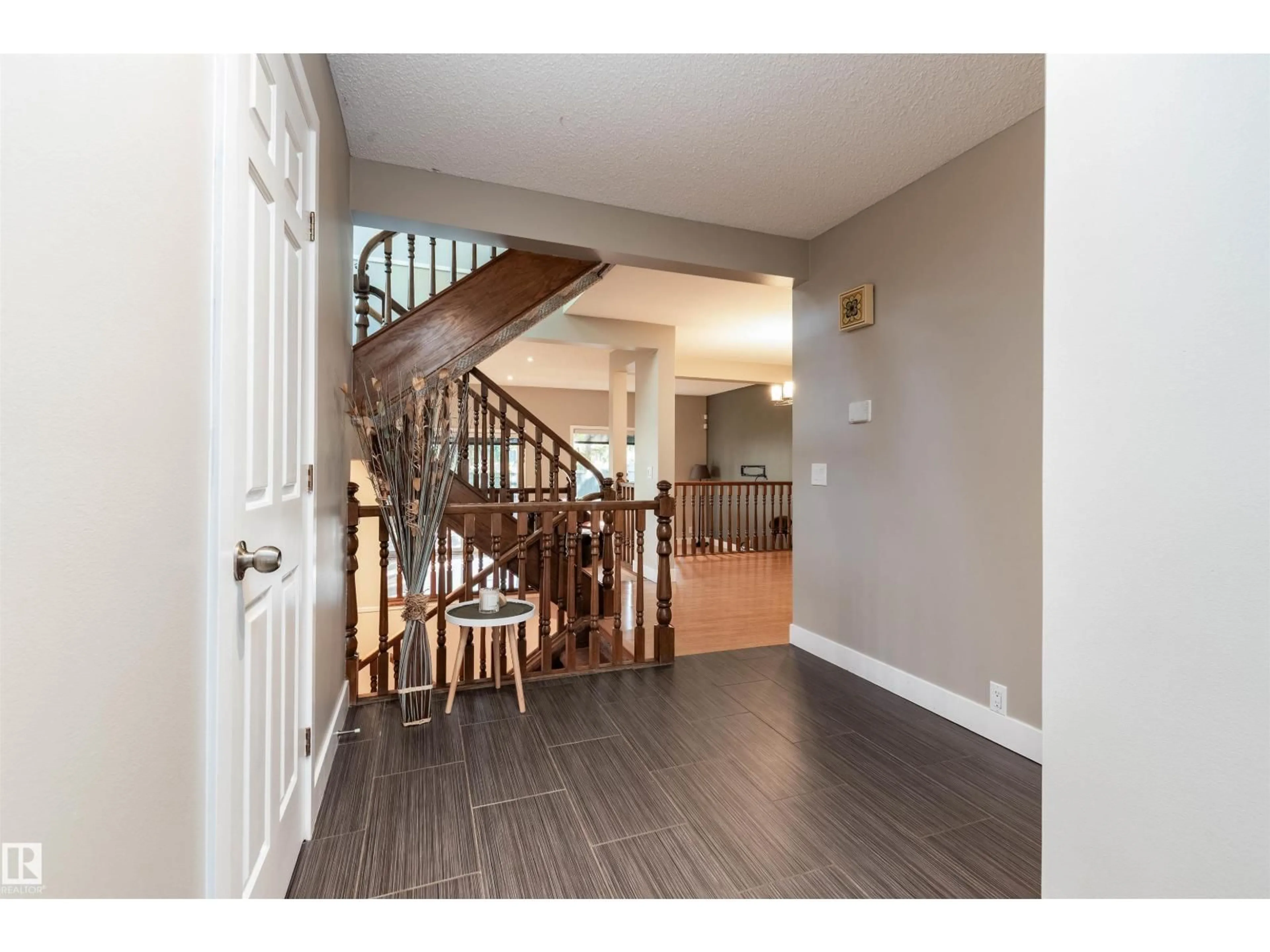 Indoor entryway for 614 WOODBRIDGE WY, Sherwood Park Alberta T8A4E4