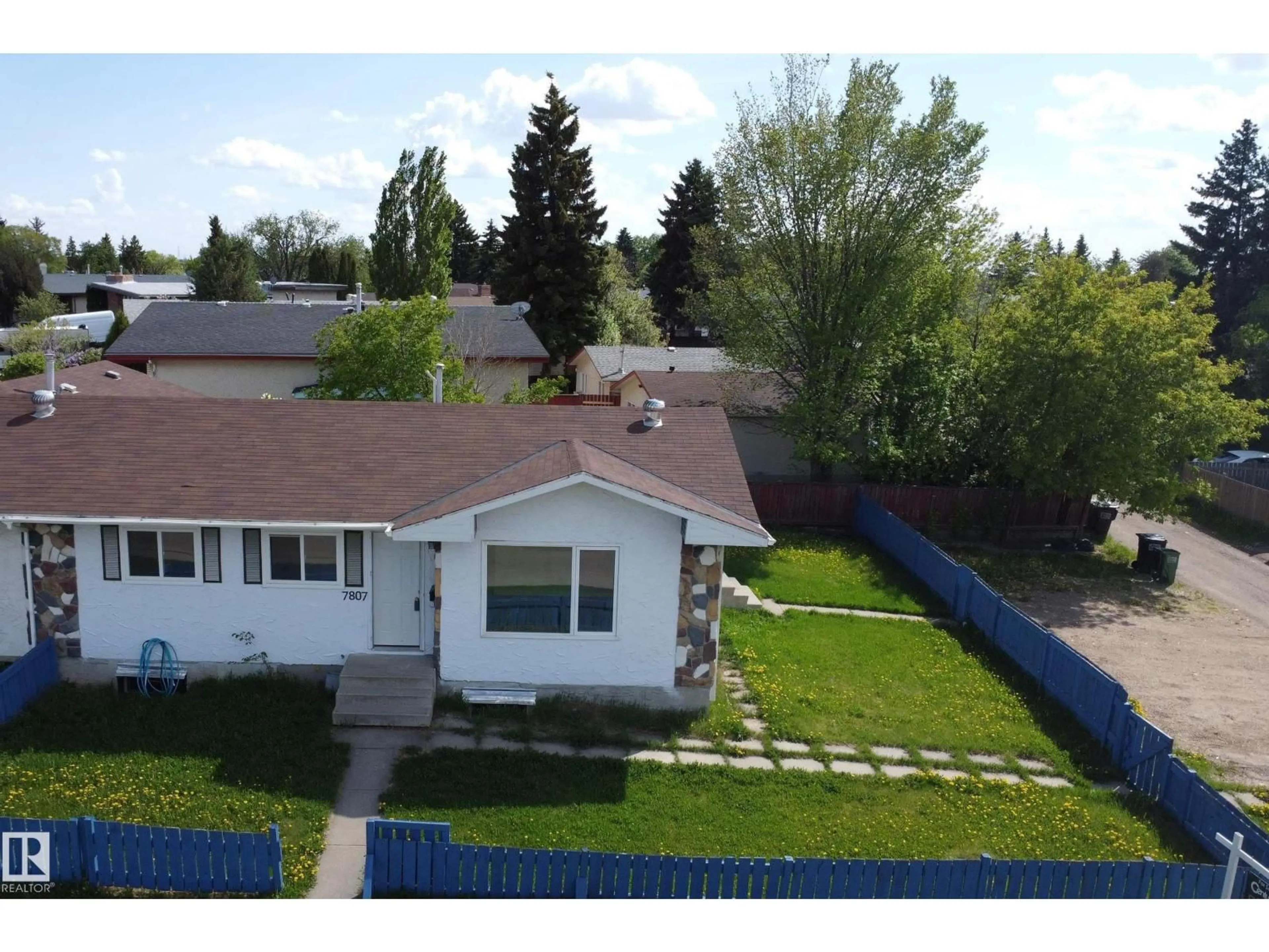 A pic from outside/outdoor area/front of a property/back of a property/a pic from drone, street for 7807 36 AV, Edmonton Alberta T6K0C5
