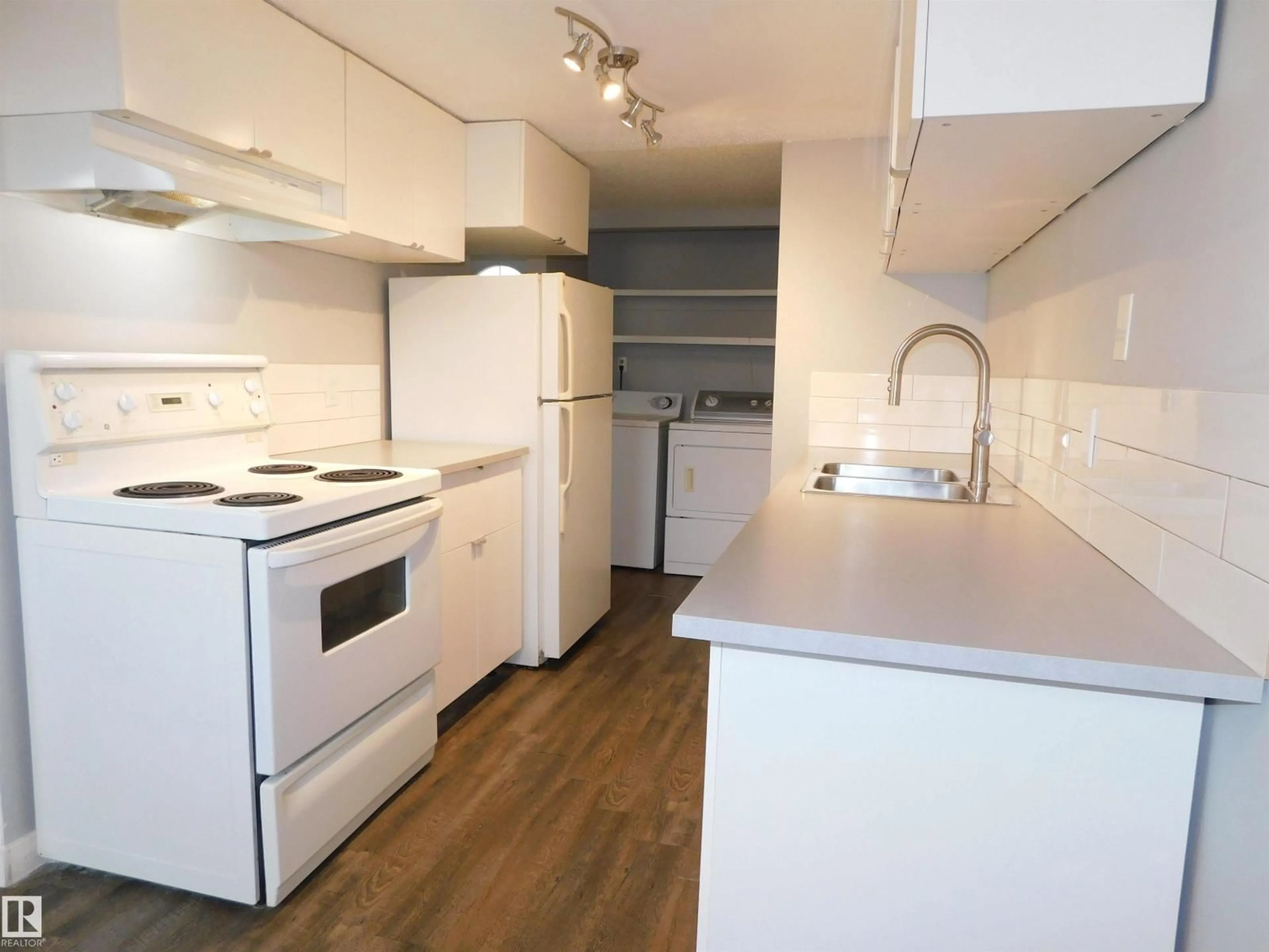 Standard kitchen, wood/laminate floor for 1412 LAKEWOOD RD, Edmonton Alberta T6K3M2