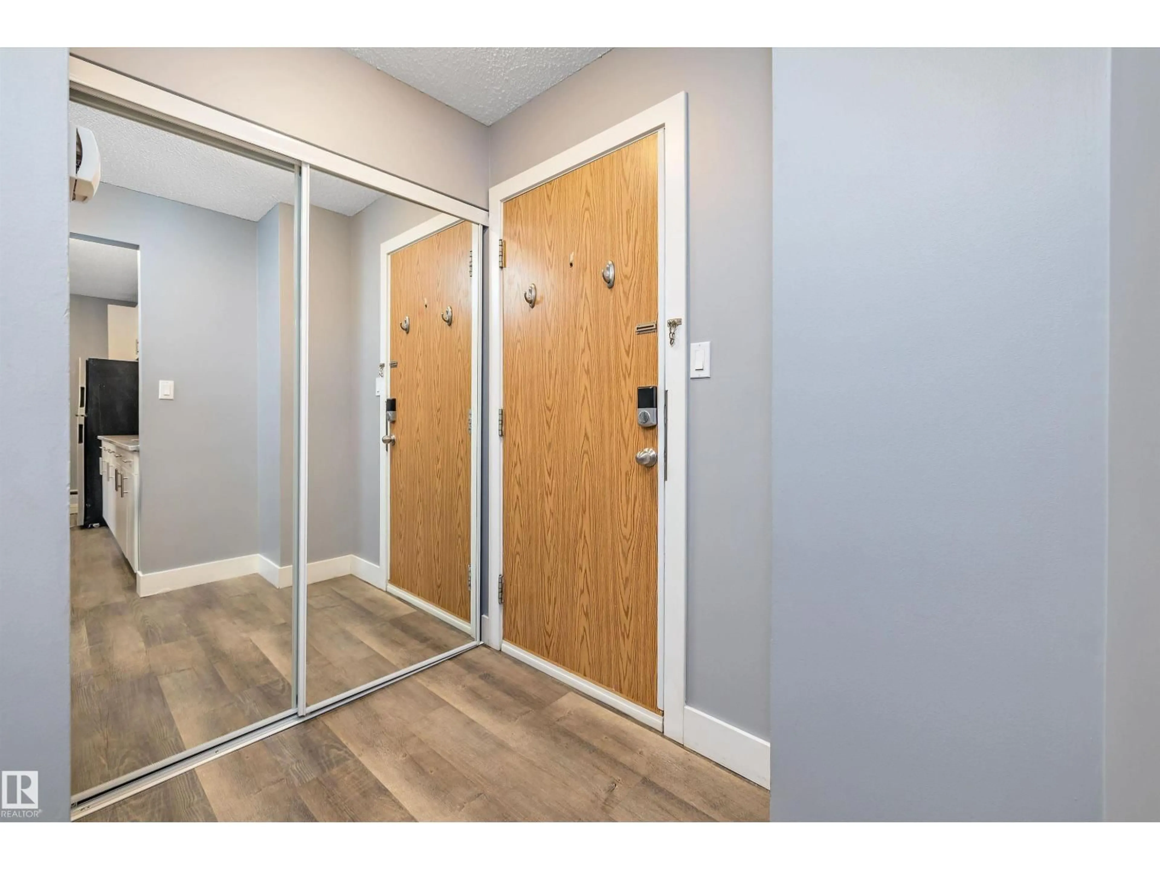 Indoor entryway for 301 - 10620 104 ST NW, Edmonton Alberta T5H2W2