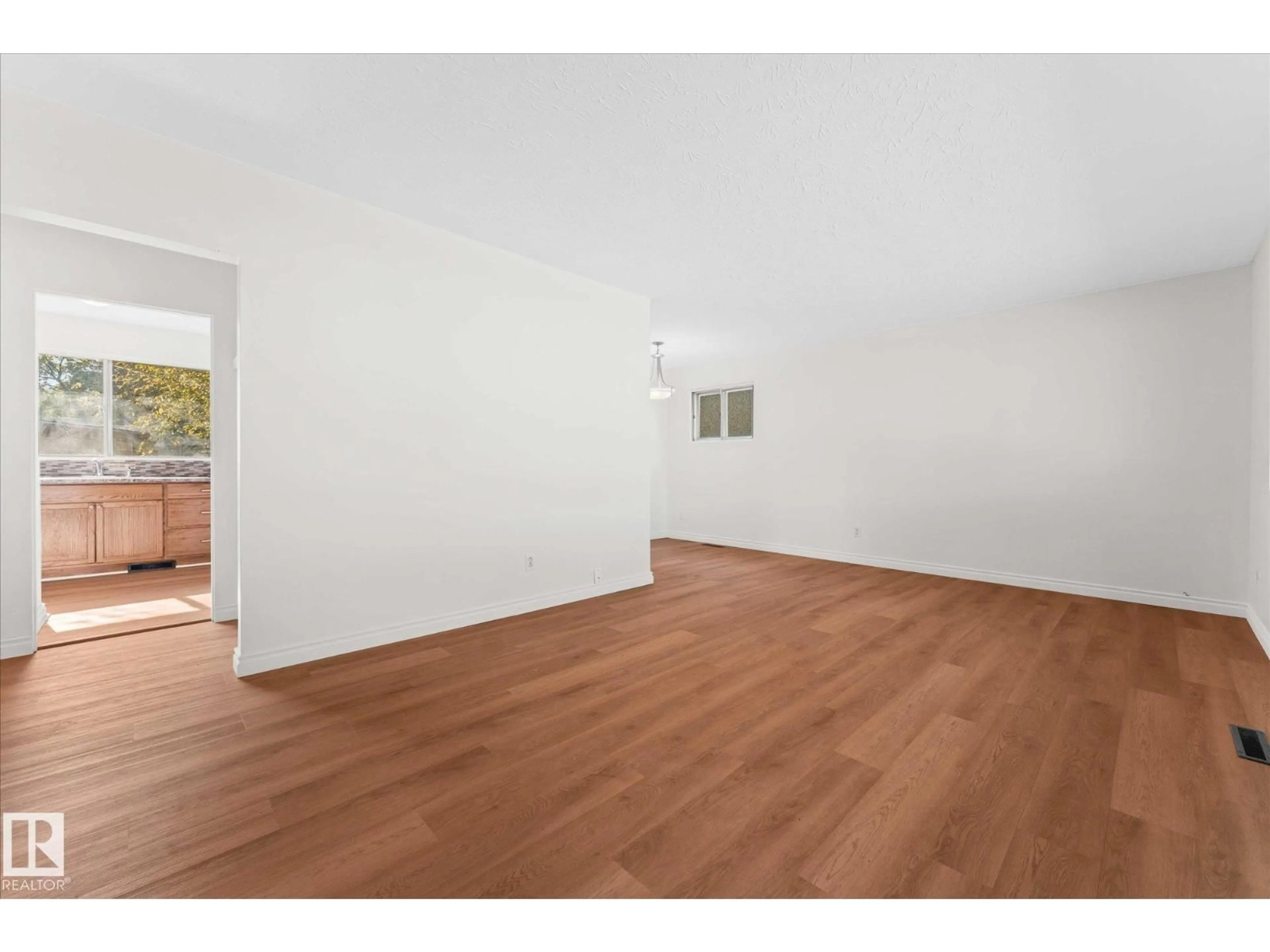 A pic of a room for 16437 106 AV, Edmonton Alberta T5P0X1