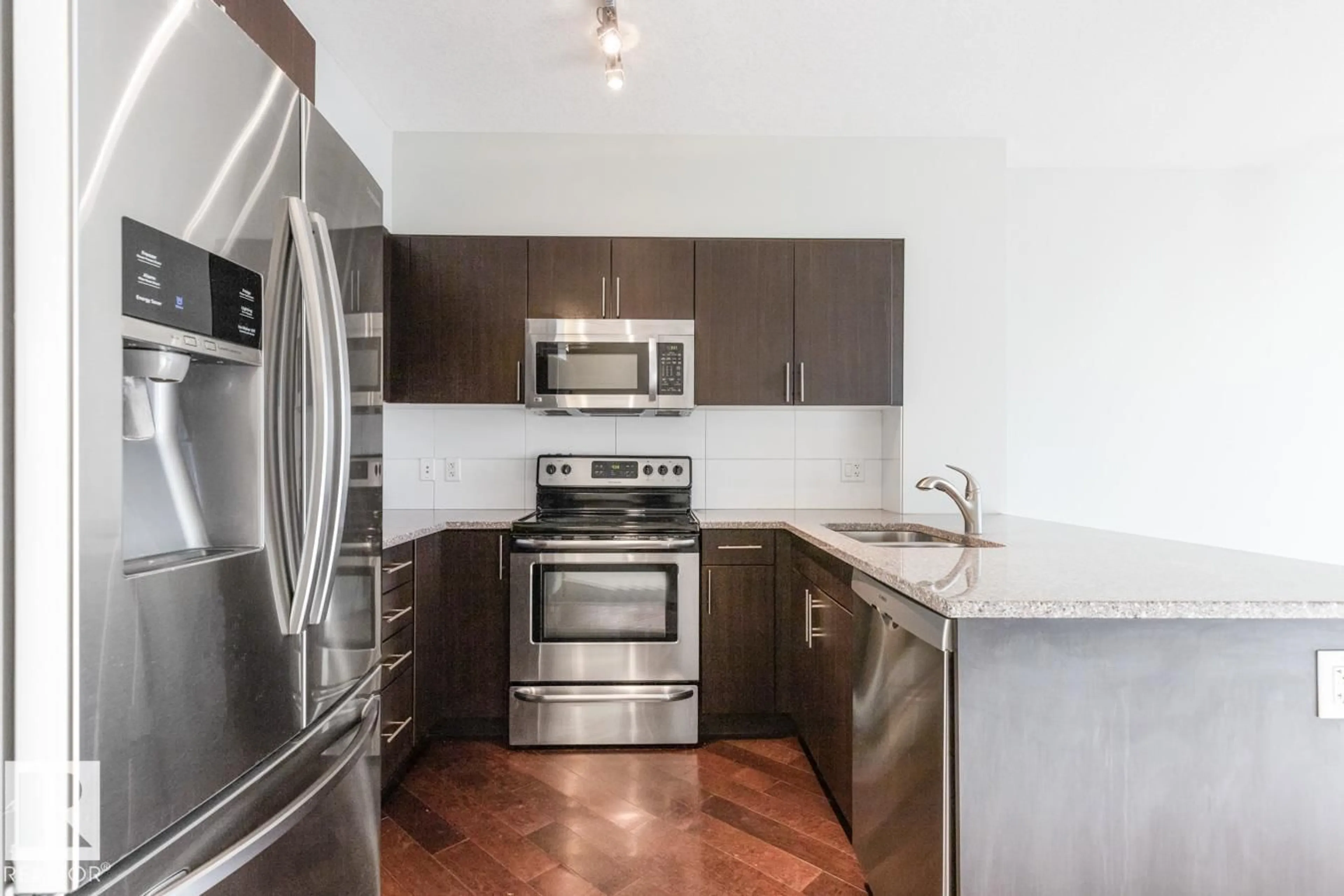 Standard kitchen, unknown for 1004 104 ST NW, Edmonton Alberta T5J0B6