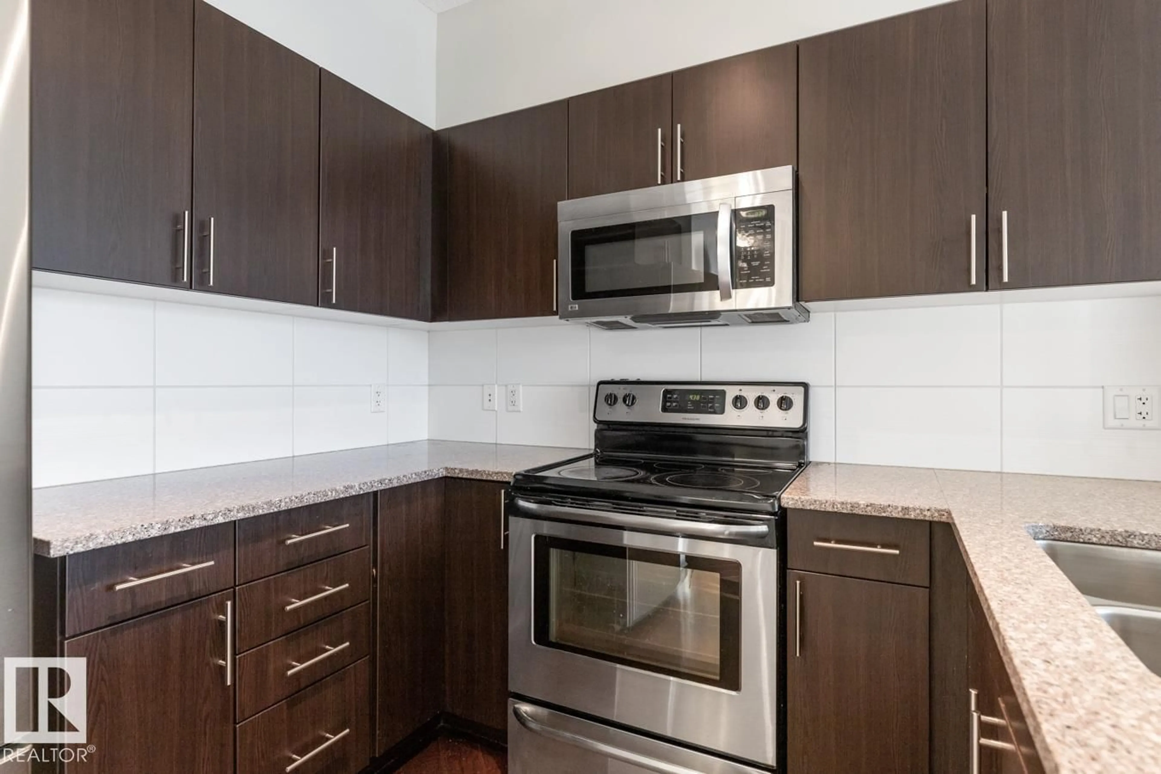 Standard kitchen, unknown for 1004 104 ST NW, Edmonton Alberta T5J0B6