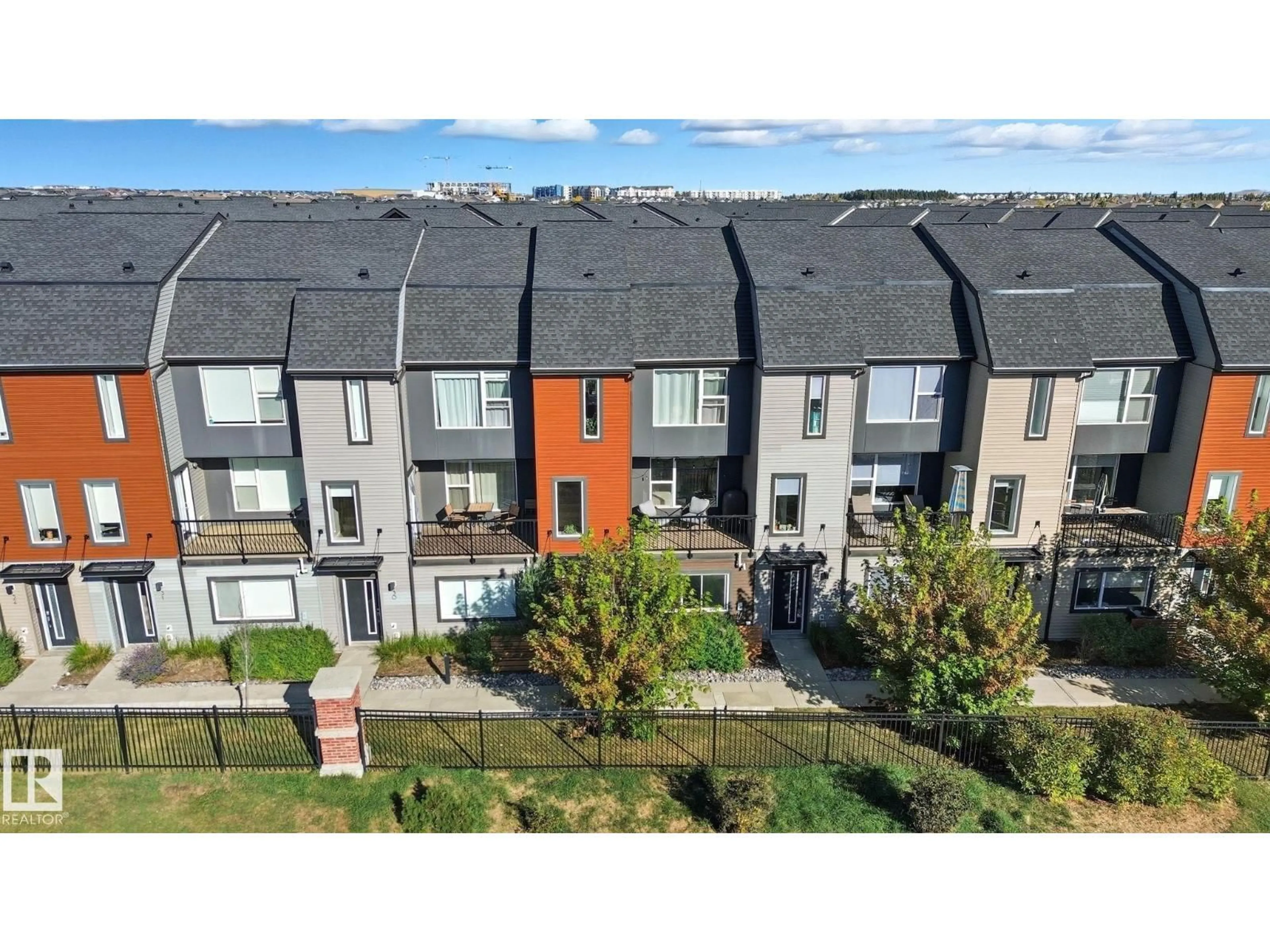 A pic from outside/outdoor area/front of a property/back of a property/a pic from drone, unknown for 29 1075 ROSENTHAL BV, Edmonton Alberta T5T7G5