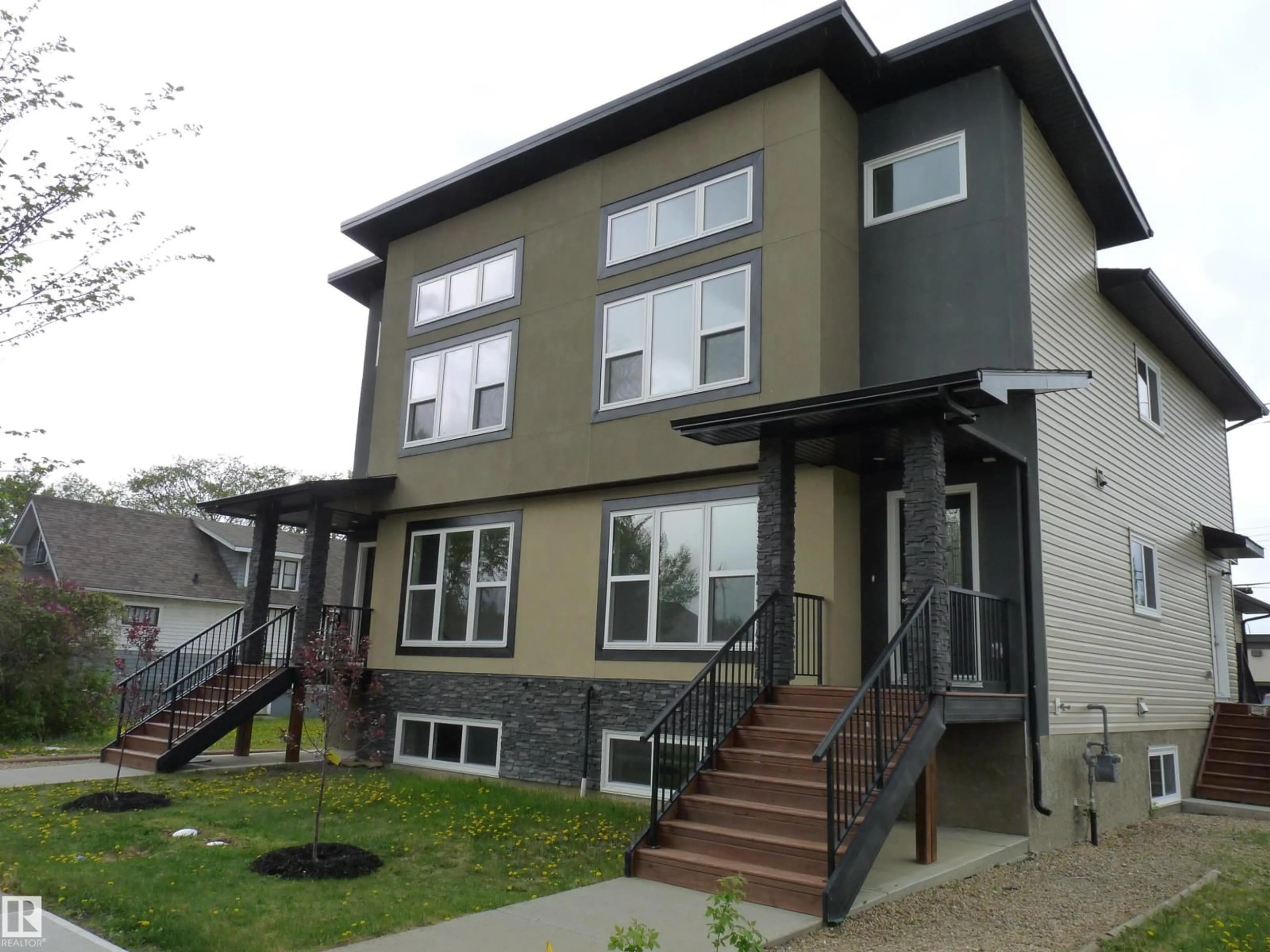 Home with vinyl exterior material, street for 5006 48 AV, Leduc Alberta T9E7H7