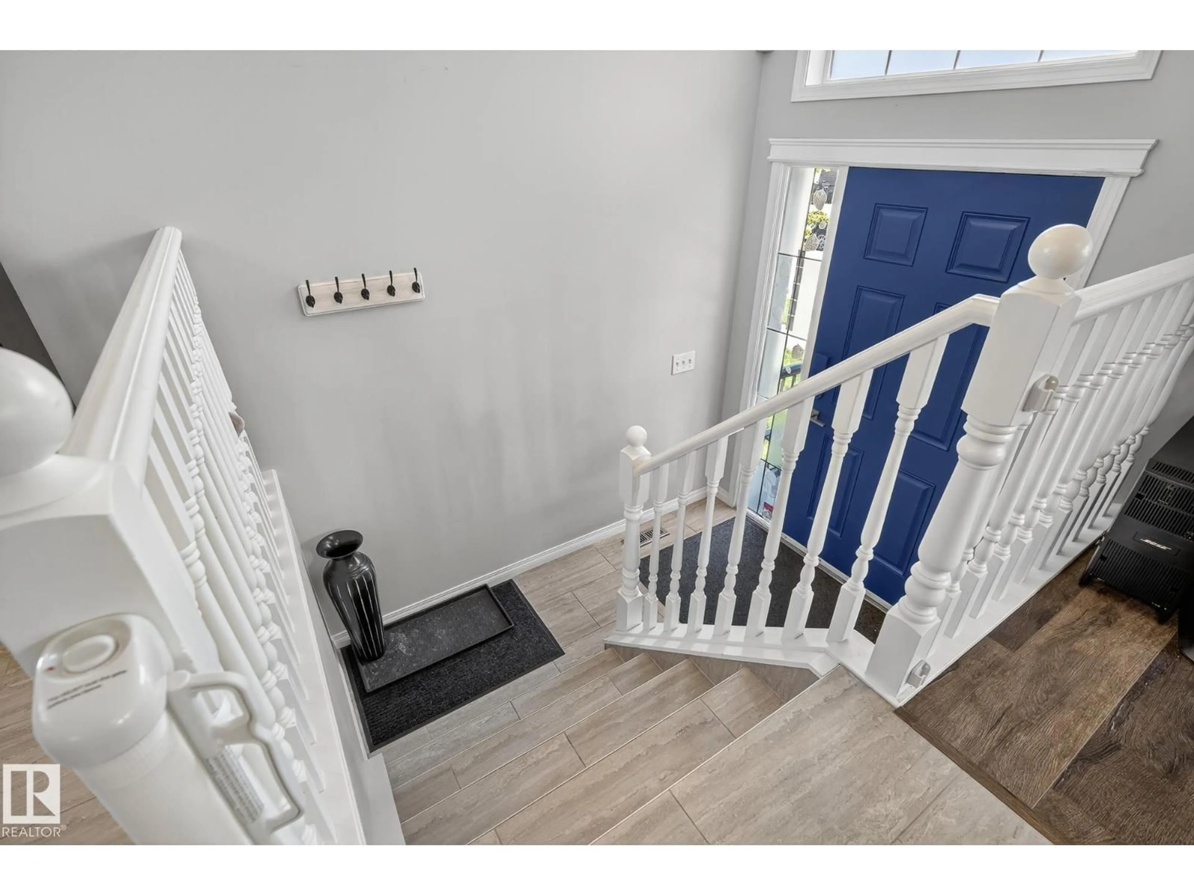Stairs for 15628 44 ST, Edmonton Alberta T5Y3H2