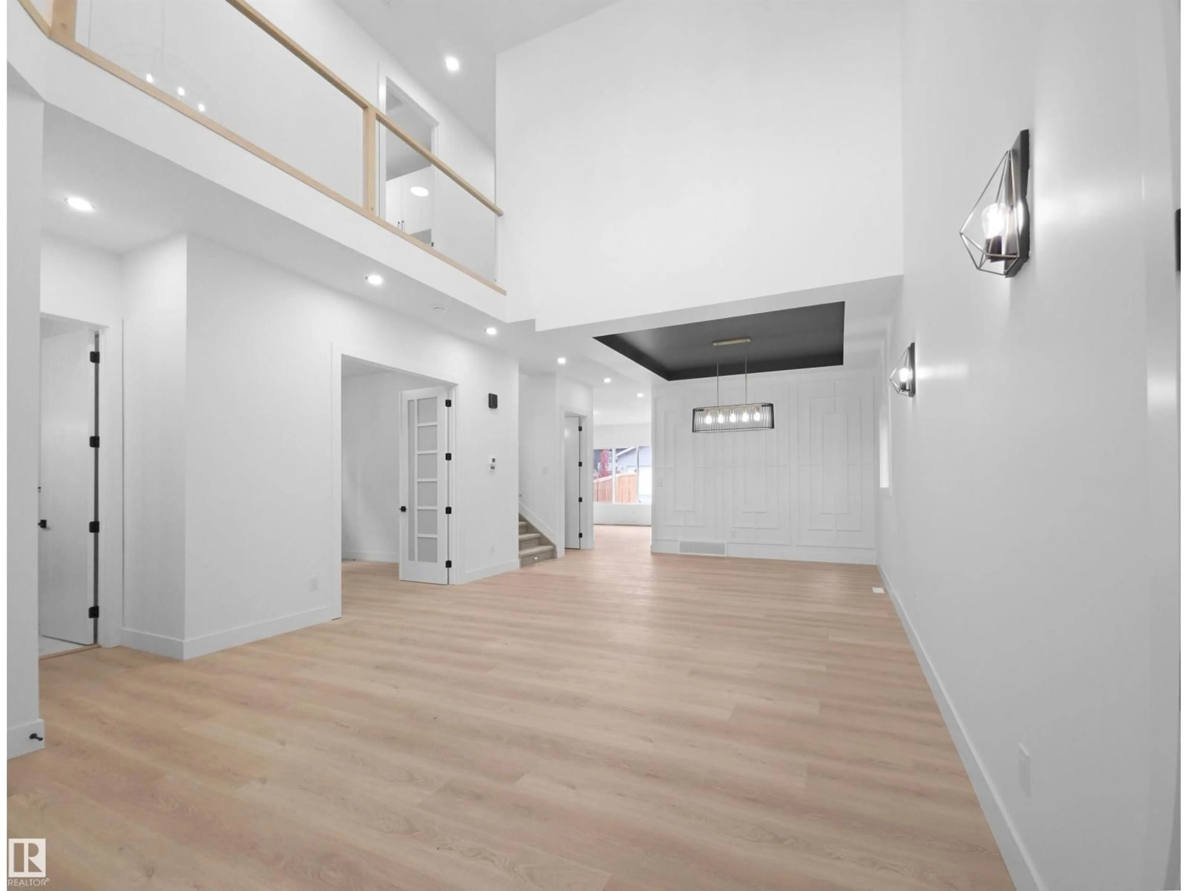 Indoor foyer for 1107 GYRFALCON CR, Edmonton Alberta T5S0S5