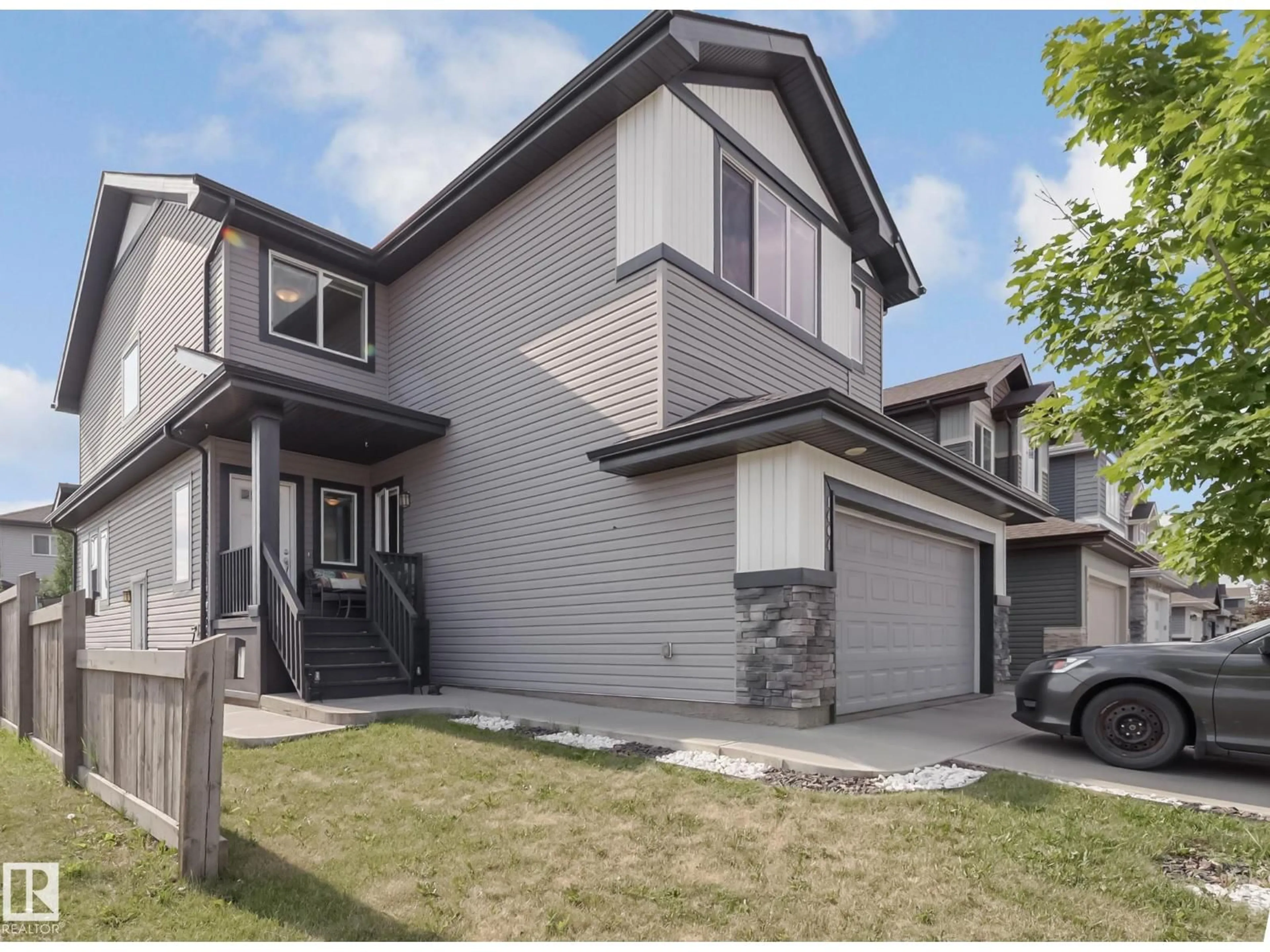 Home with vinyl exterior material, street for NW - 1404 29 ST, Edmonton Alberta T6T1A8