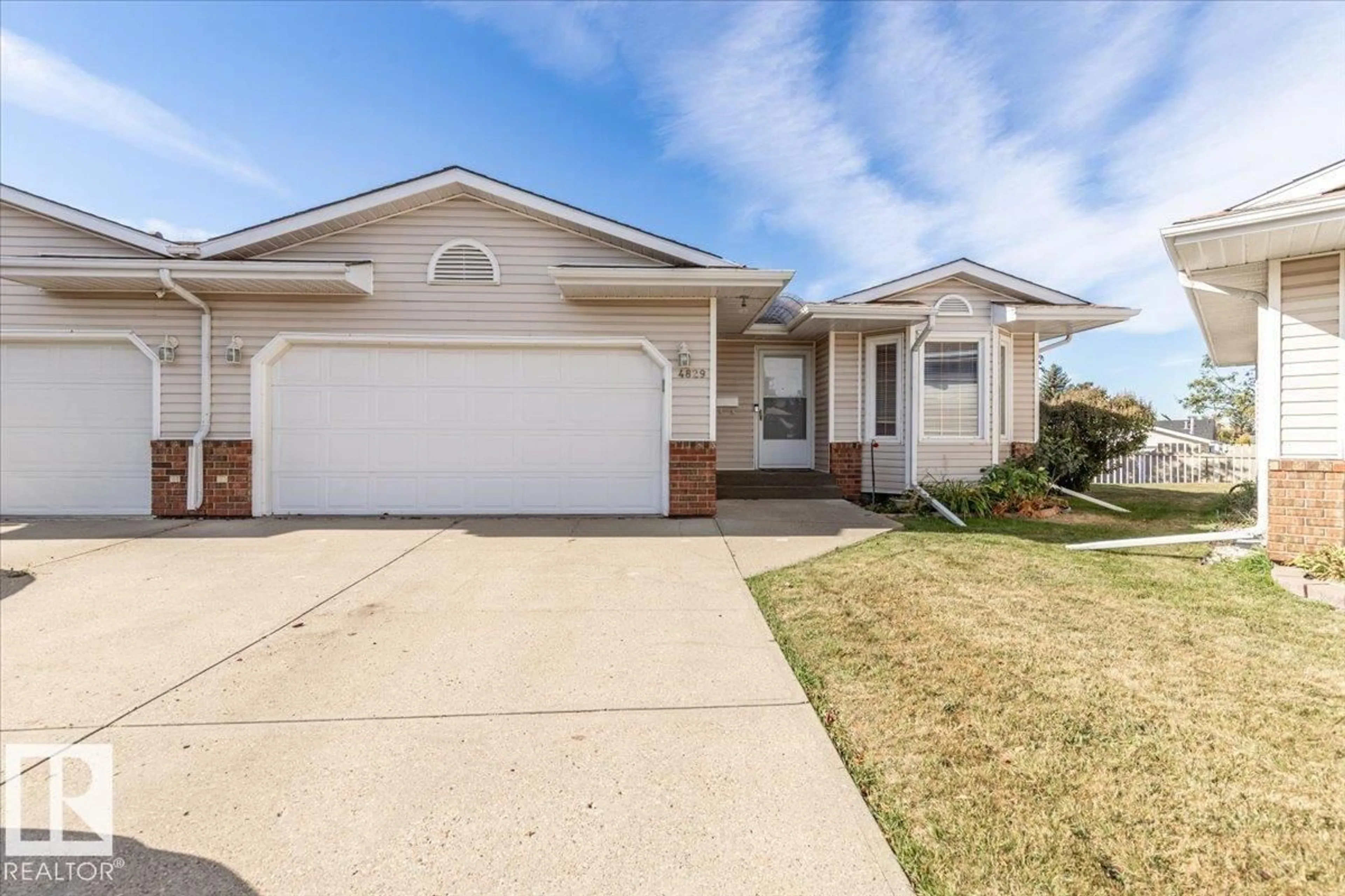 Home with vinyl exterior material, street for 4829 32 AV, Edmonton Alberta T6L4Y7