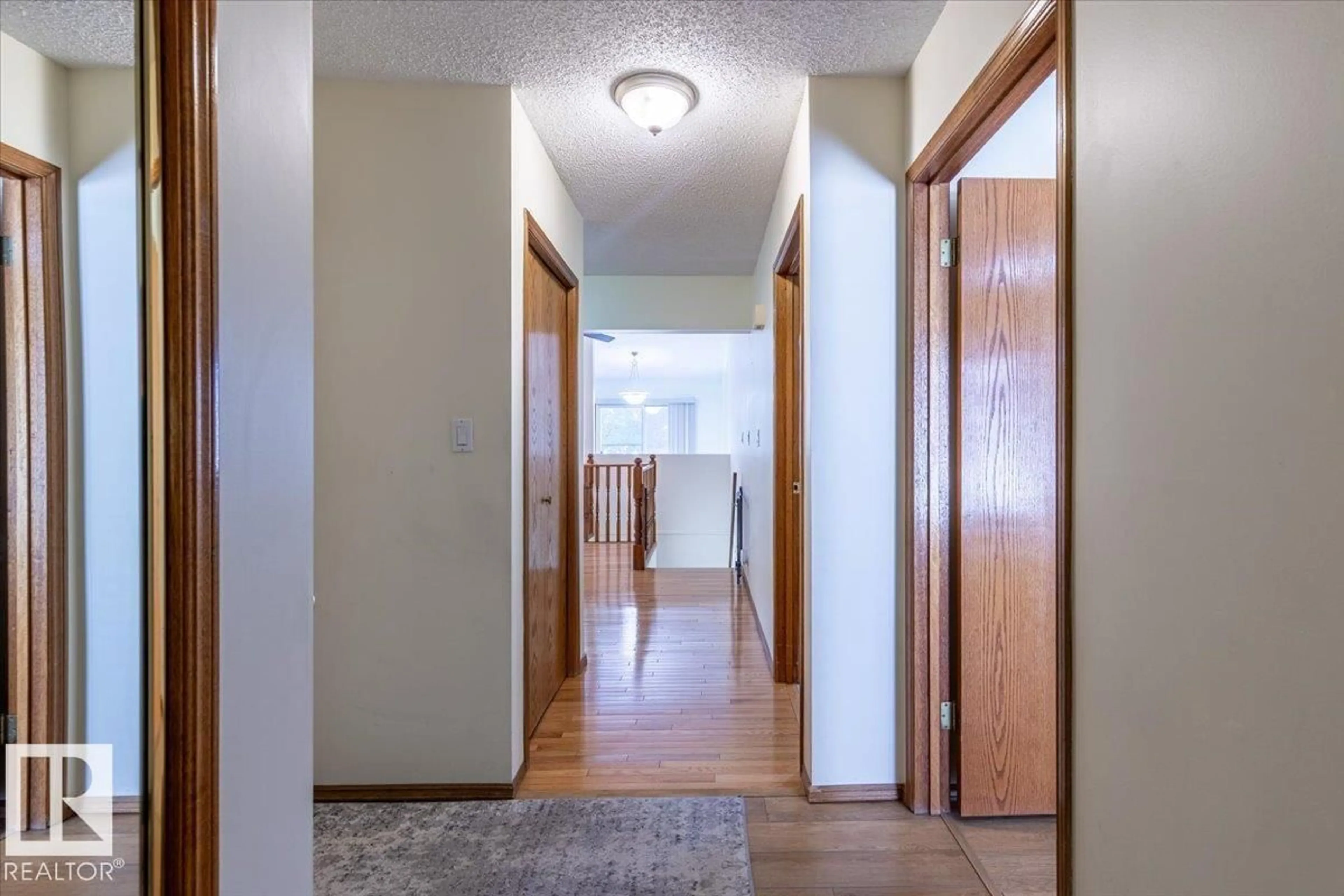 Indoor entryway for 4829 32 AV, Edmonton Alberta T6L4Y7