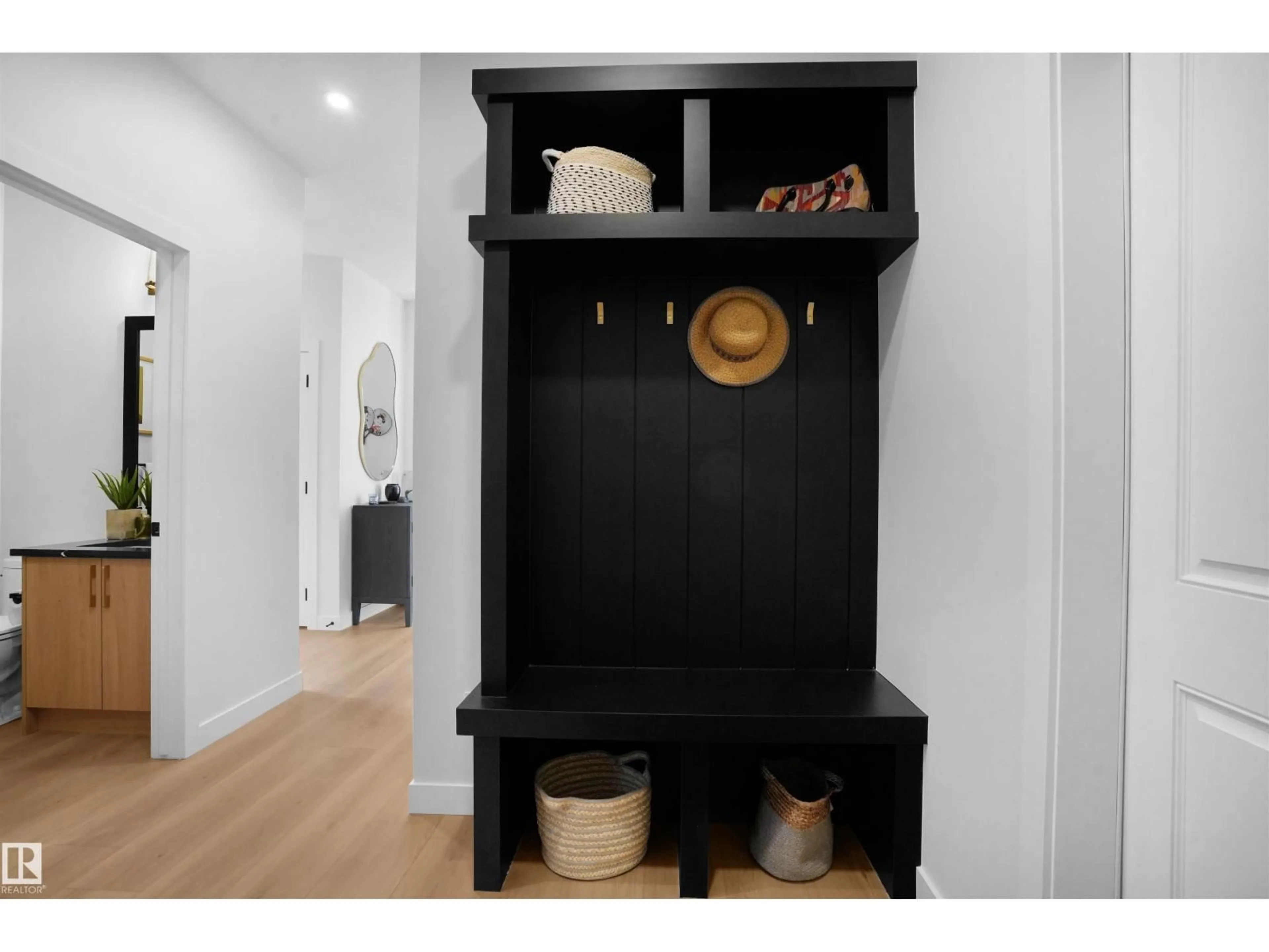 Indoor entryway for 226 EDGEMONT GREEN GR, Edmonton Alberta T5T5M8