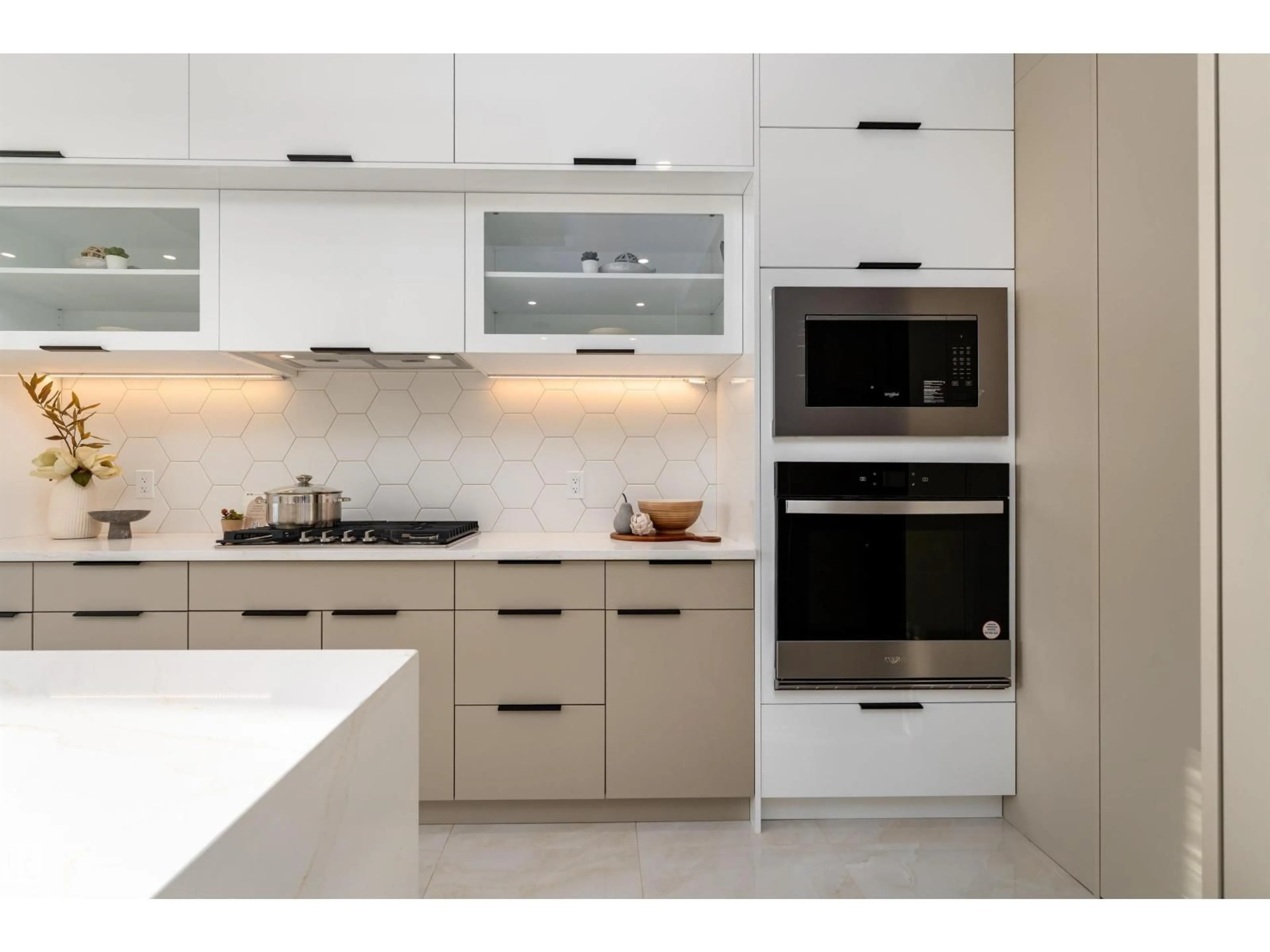 Contemporary kitchen, ceramic/tile floor for NE - 2637 64 AV, Rural Leduc County Alberta T4X2C1