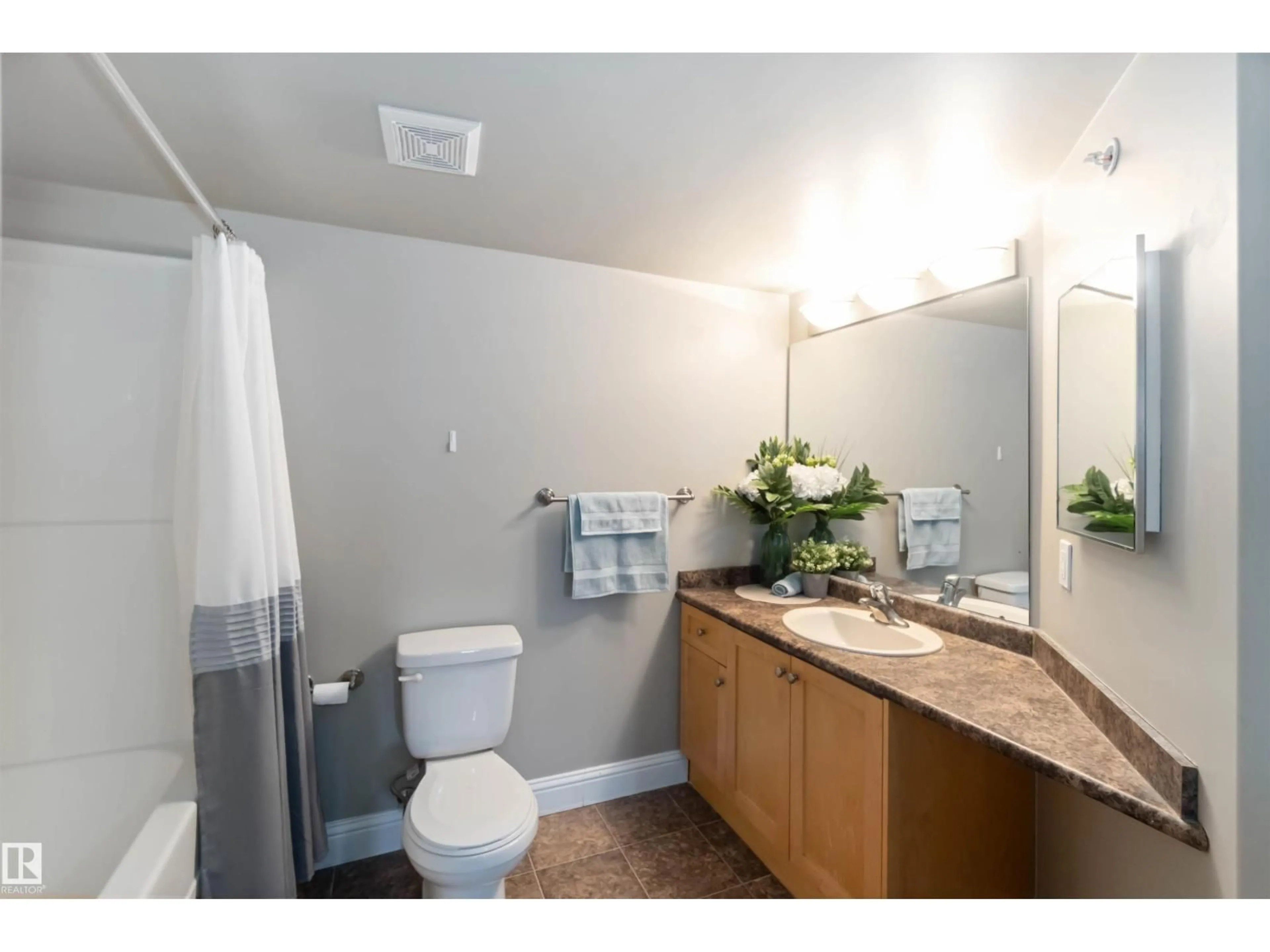 Standard bathroom, ceramic/tile floor for 210 - 13111 140 AV NW, Edmonton Alberta T6V0B1