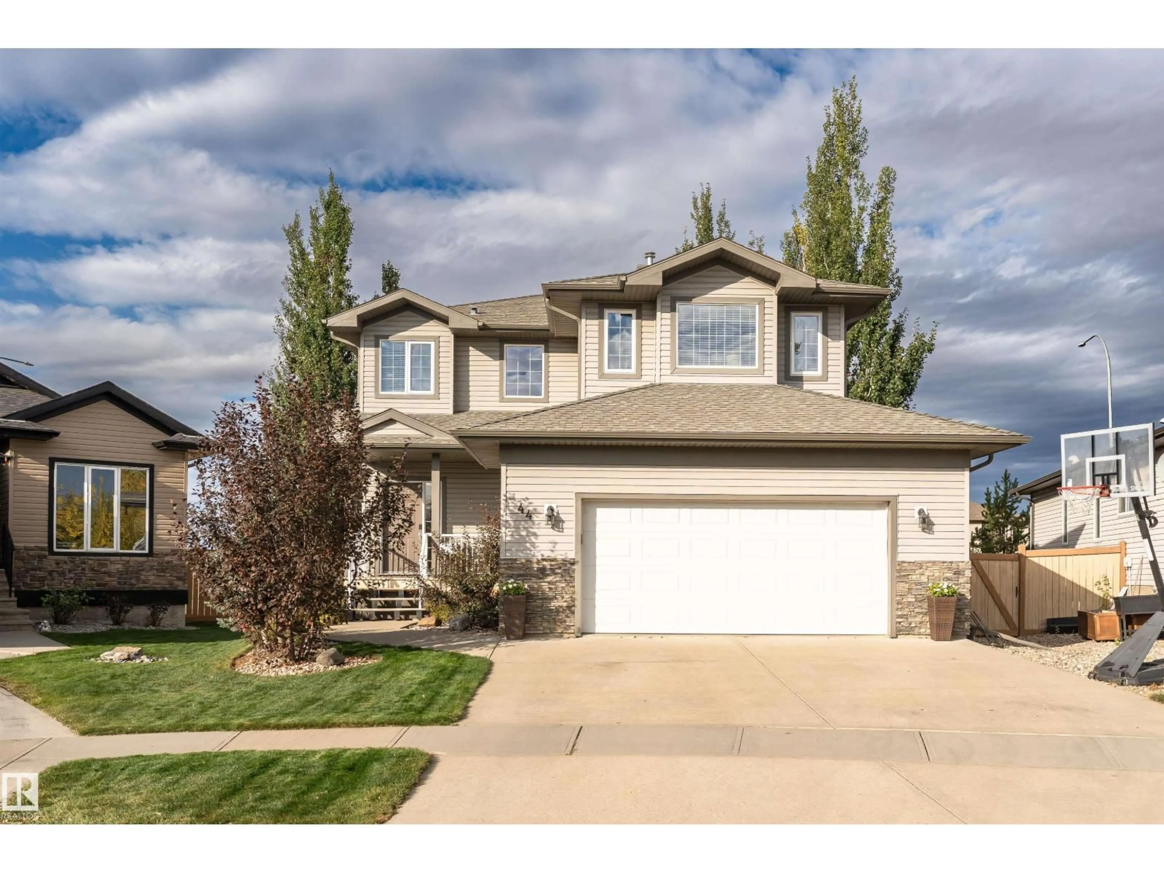 Home with vinyl exterior material, street for 44 WALTERS PL, Leduc Alberta T9E0G2