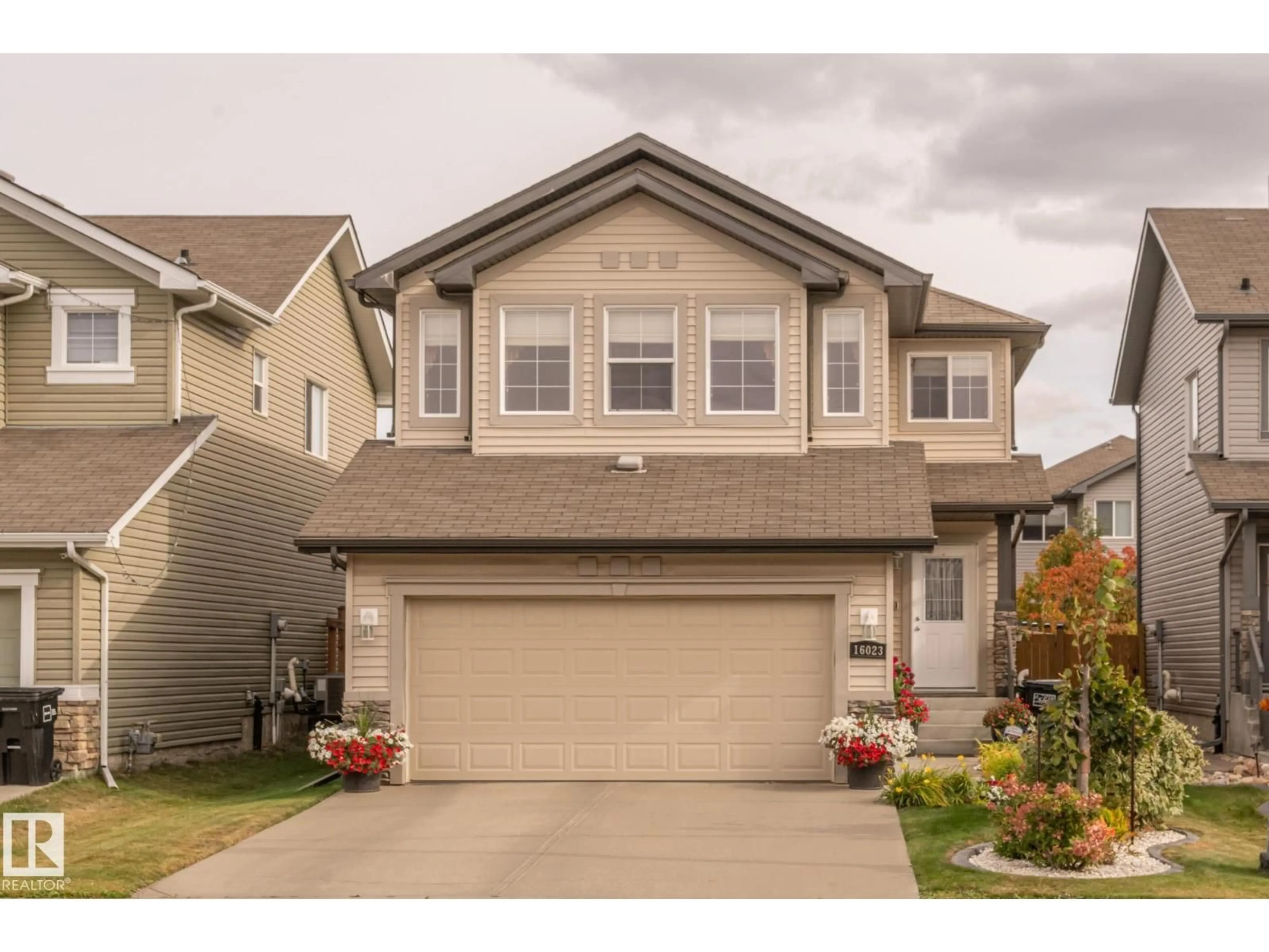 Home with vinyl exterior material, street for NW - 16023 138 ST, Edmonton Alberta T6V0E2