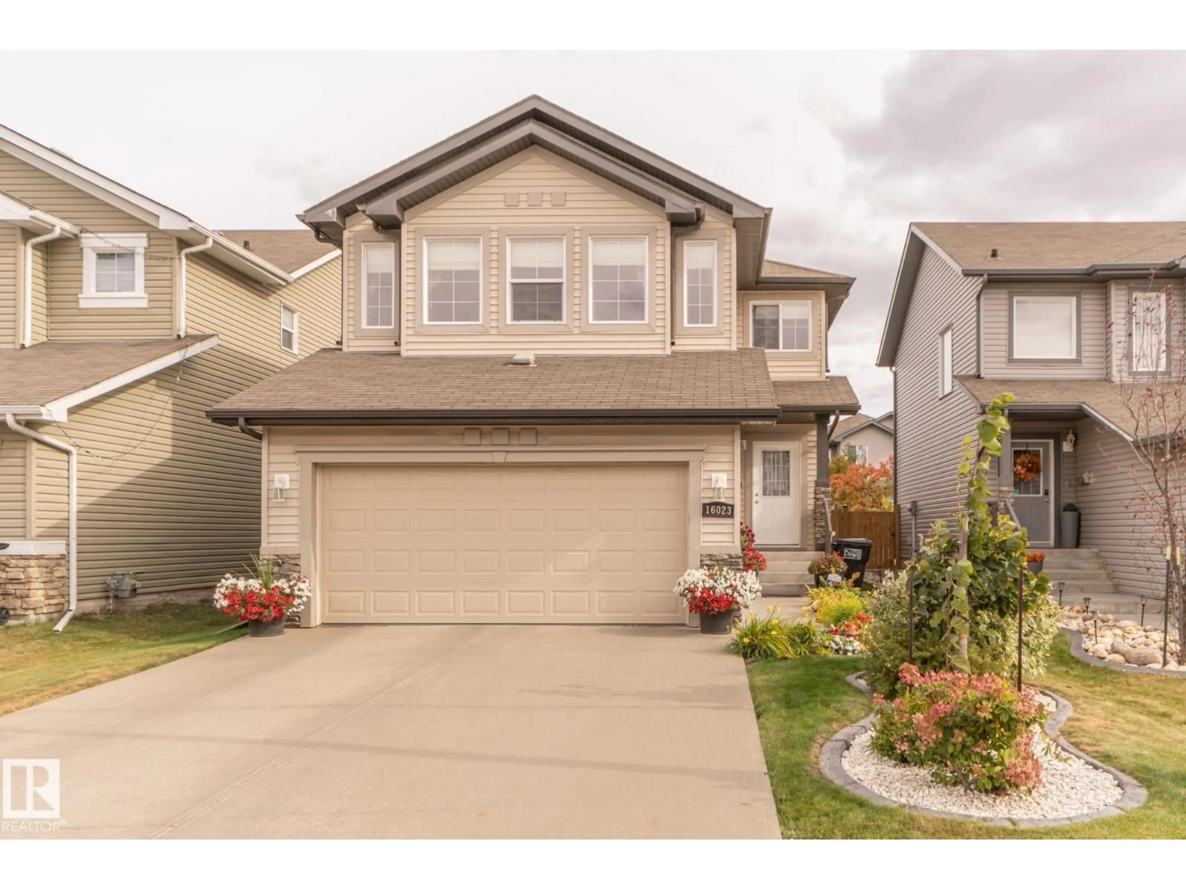 Home with vinyl exterior material, street for NW - 16023 138 ST, Edmonton Alberta T6V0E2