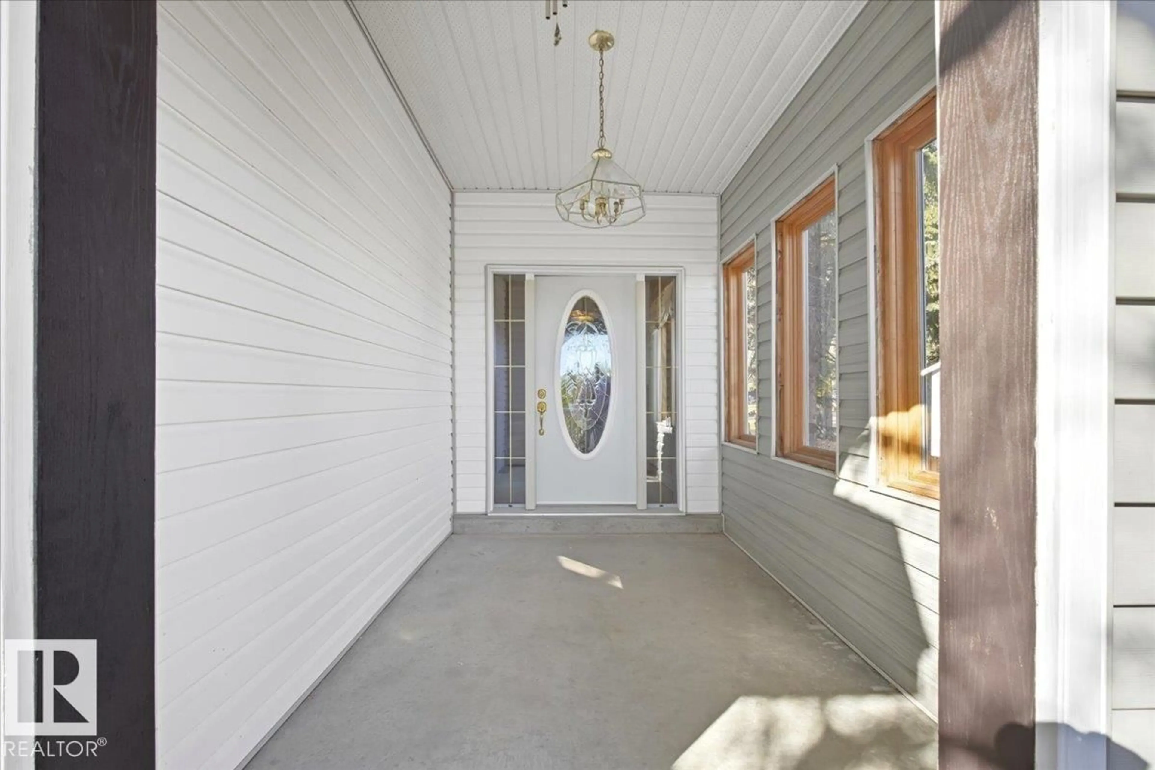 Indoor foyer for 5001 42 AV, Wetaskiwin Alberta T9A0B5