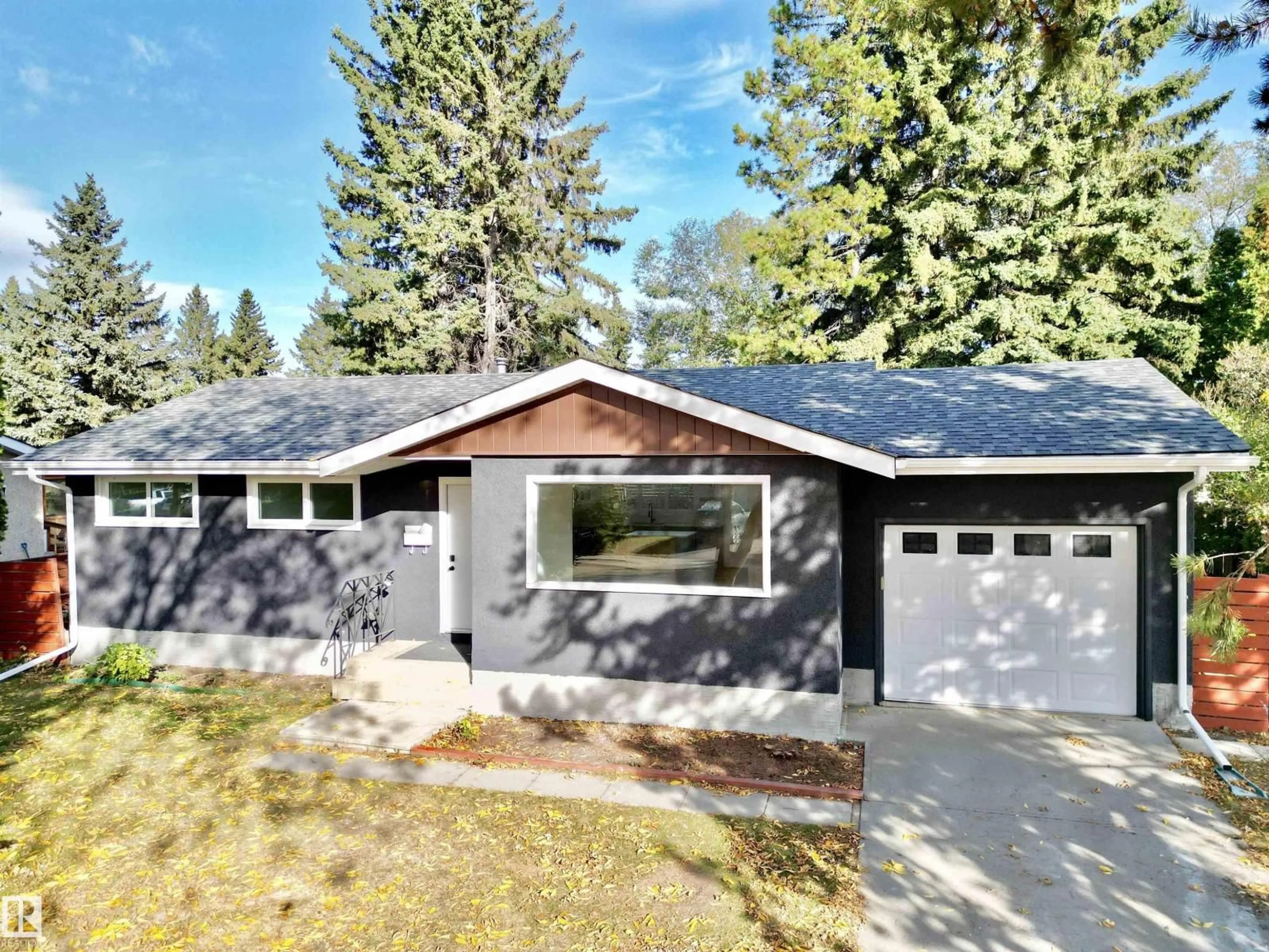 Home with vinyl exterior material, street for 12 SYCAMORE ST, Sherwood Park Alberta T8A2B9