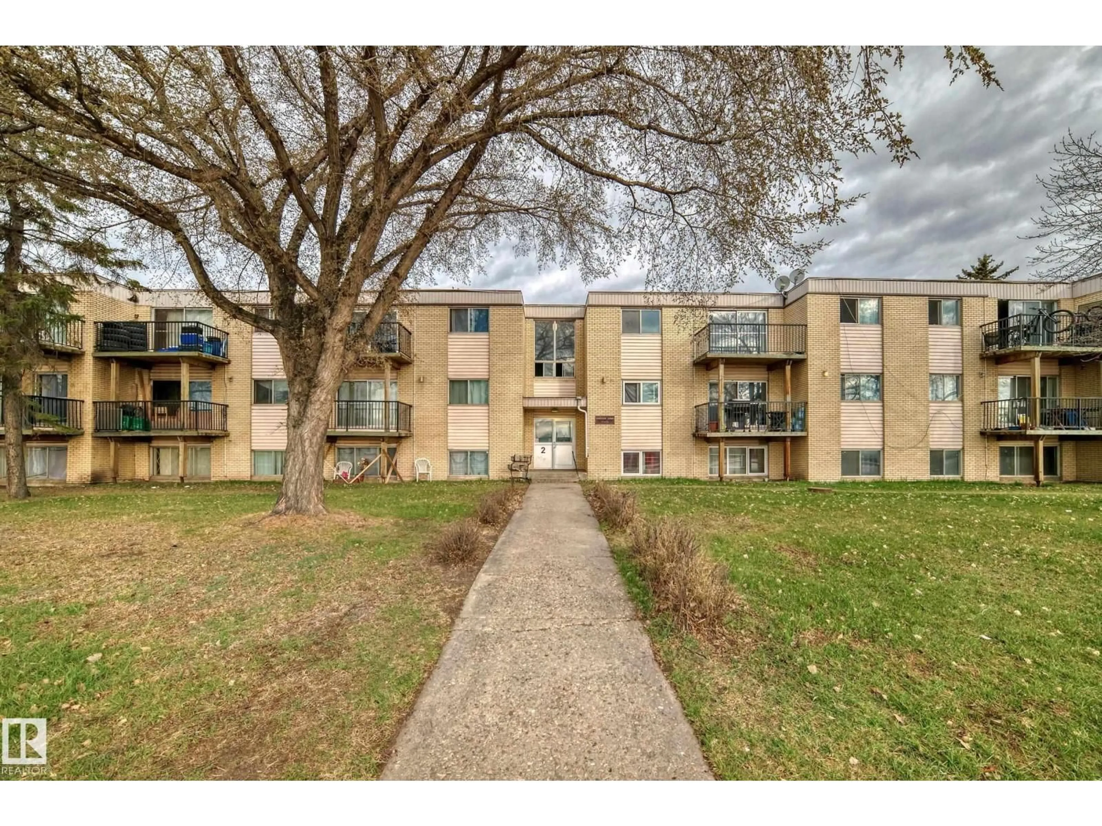 A pic from outside/outdoor area/front of a property/back of a property/a pic from drone, unknown for #4C - 5715 133 NW, Edmonton Alberta T5A0K3
