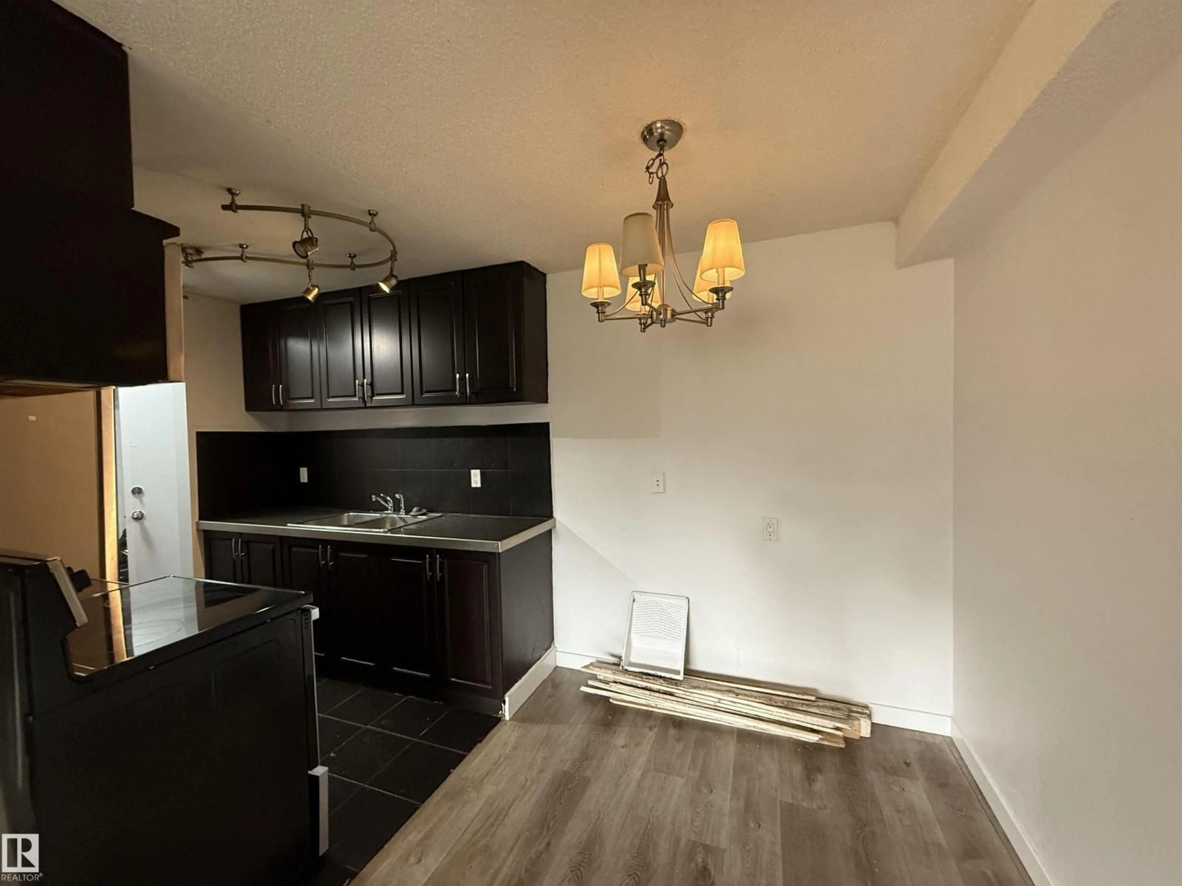 A pic of a room for #4C - 5715 133 NW, Edmonton Alberta T5A0K3