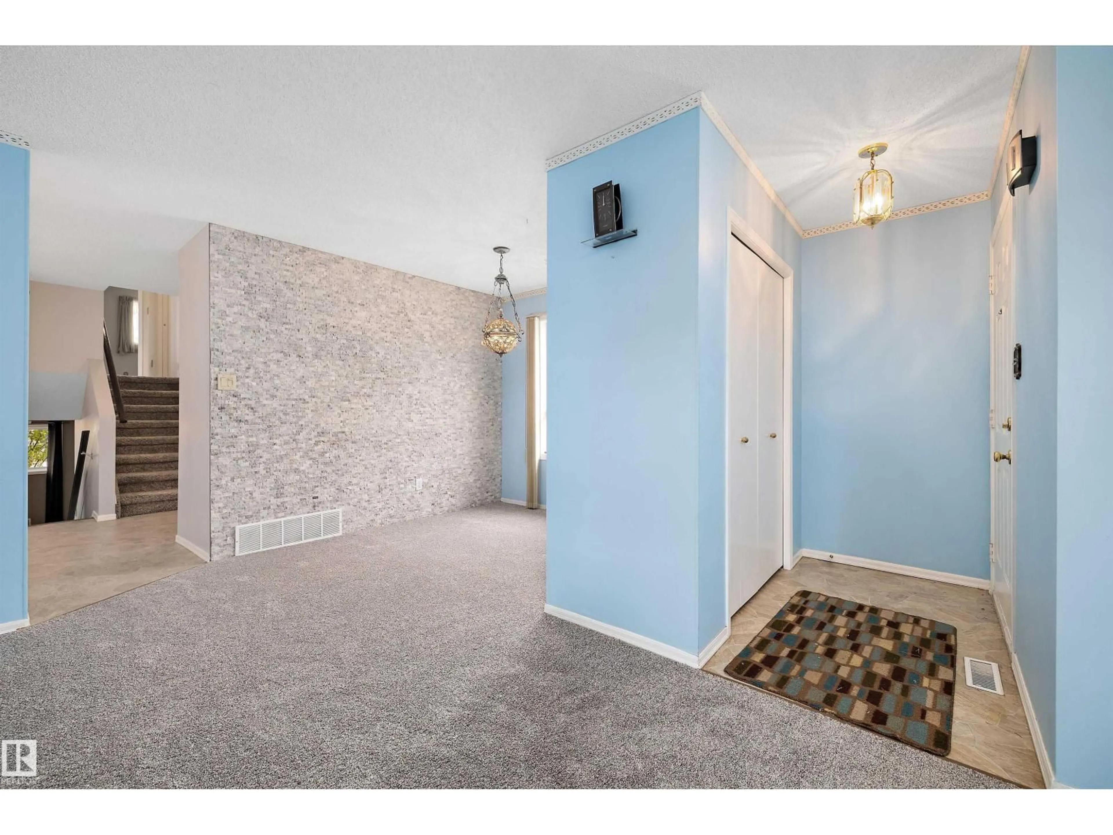 Indoor entryway for 4420 36A ST, Edmonton Alberta T6L6K5