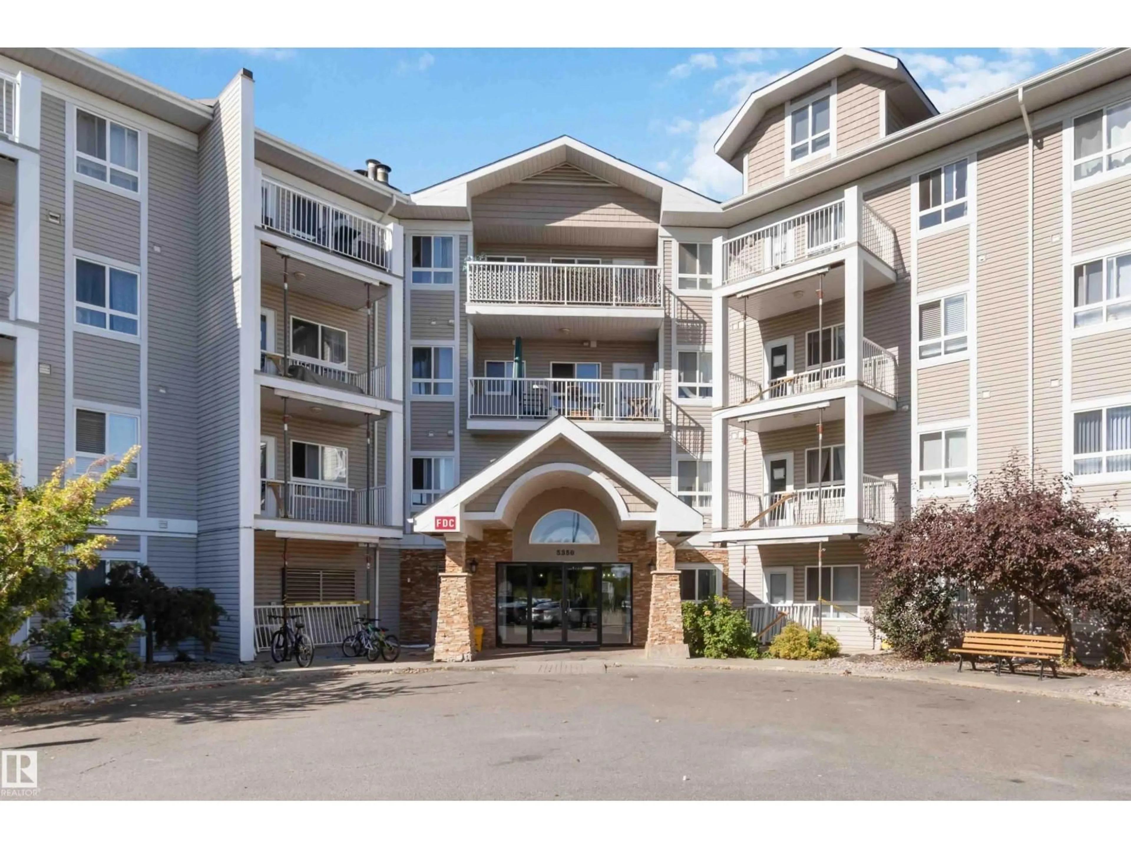 Indoor foyer for #324 - 5350 199 ST, Edmonton Alberta T6M0A4