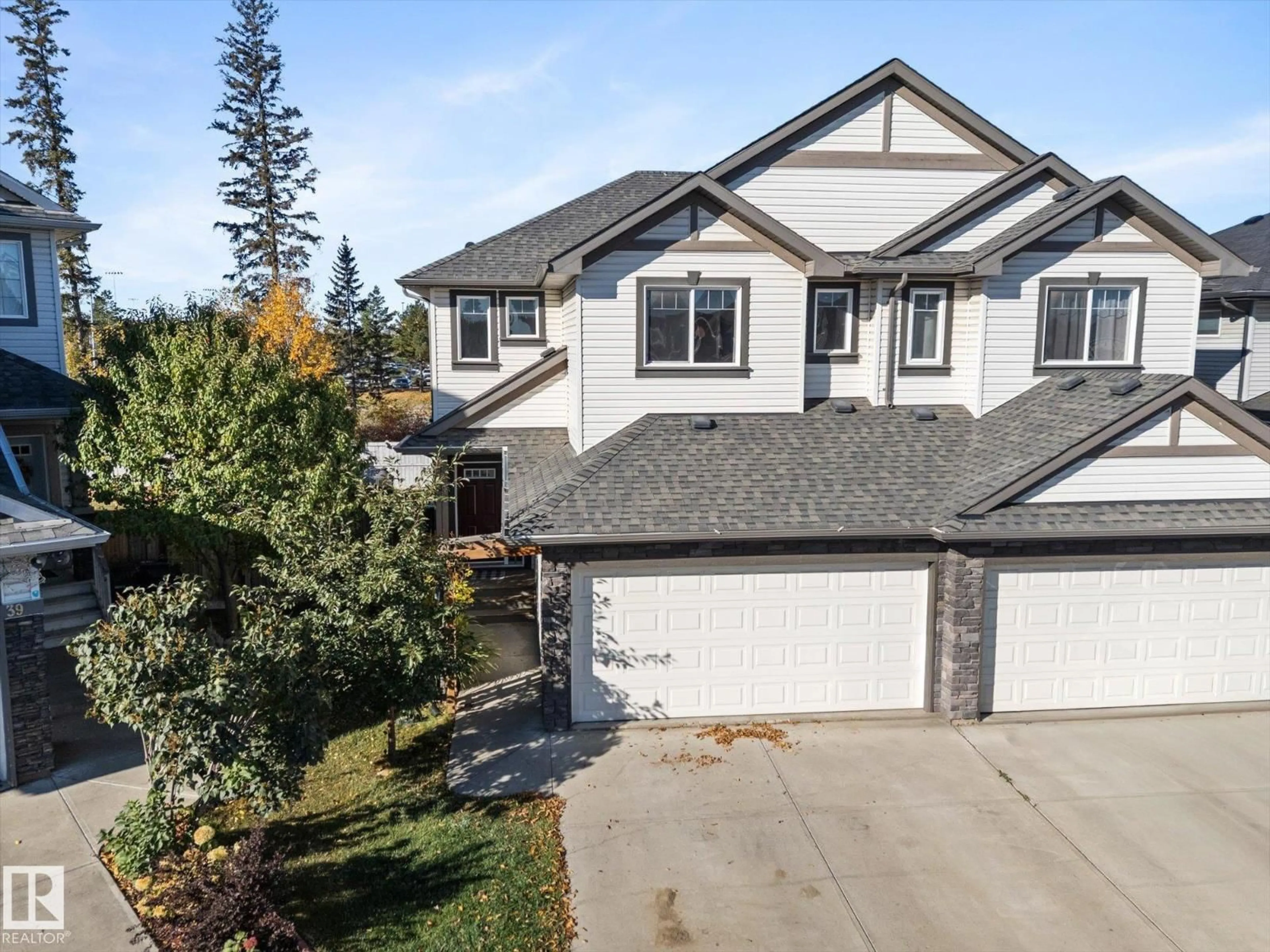 A pic from outside/outdoor area/front of a property/back of a property/a pic from drone, street for 41 MEADOWLAND CR, Spruce Grove Alberta T7X0P9
