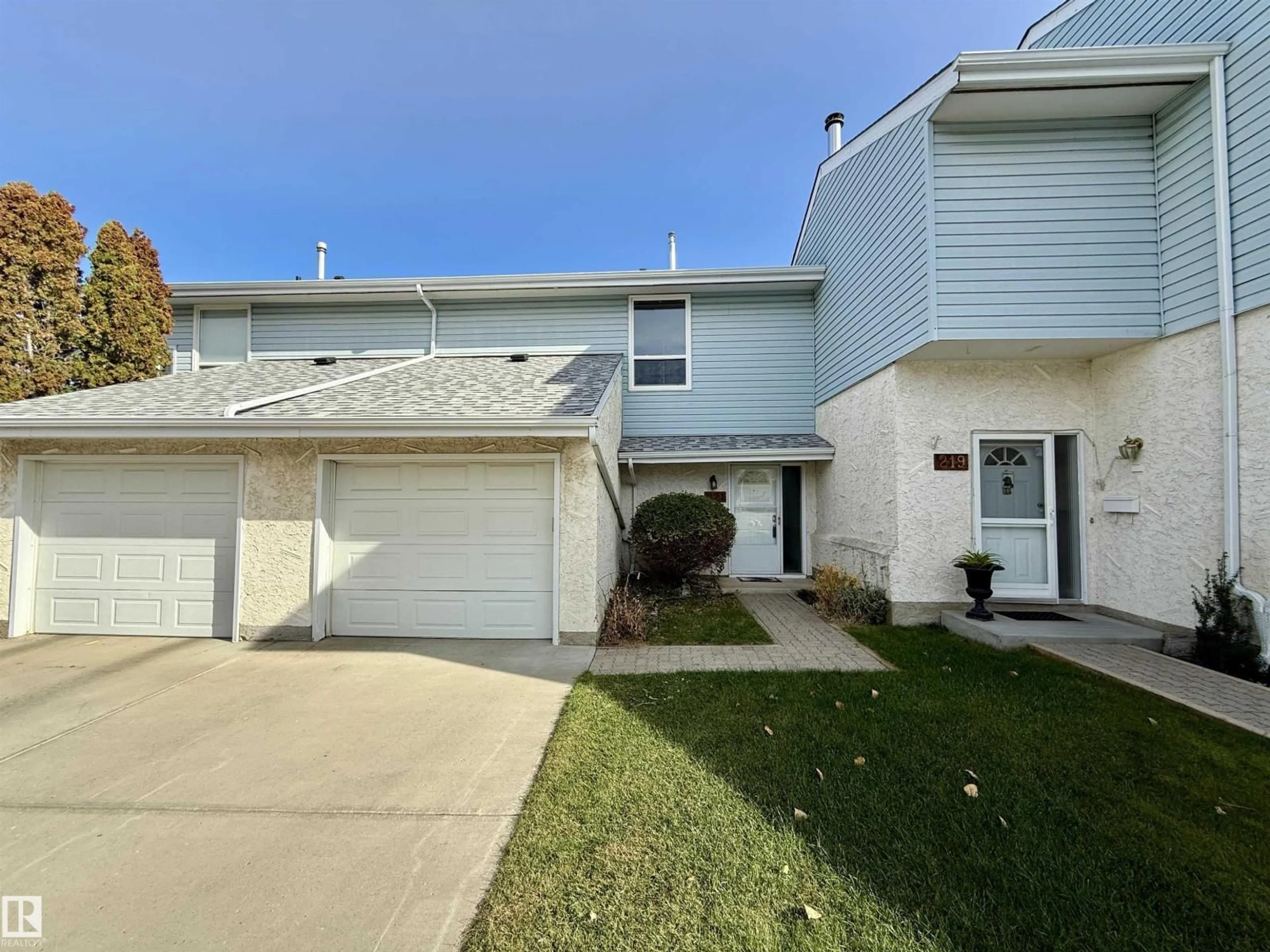 Home with vinyl exterior material, unknown for 221 CALLINGWOOD PL, Edmonton Alberta T5T2C6