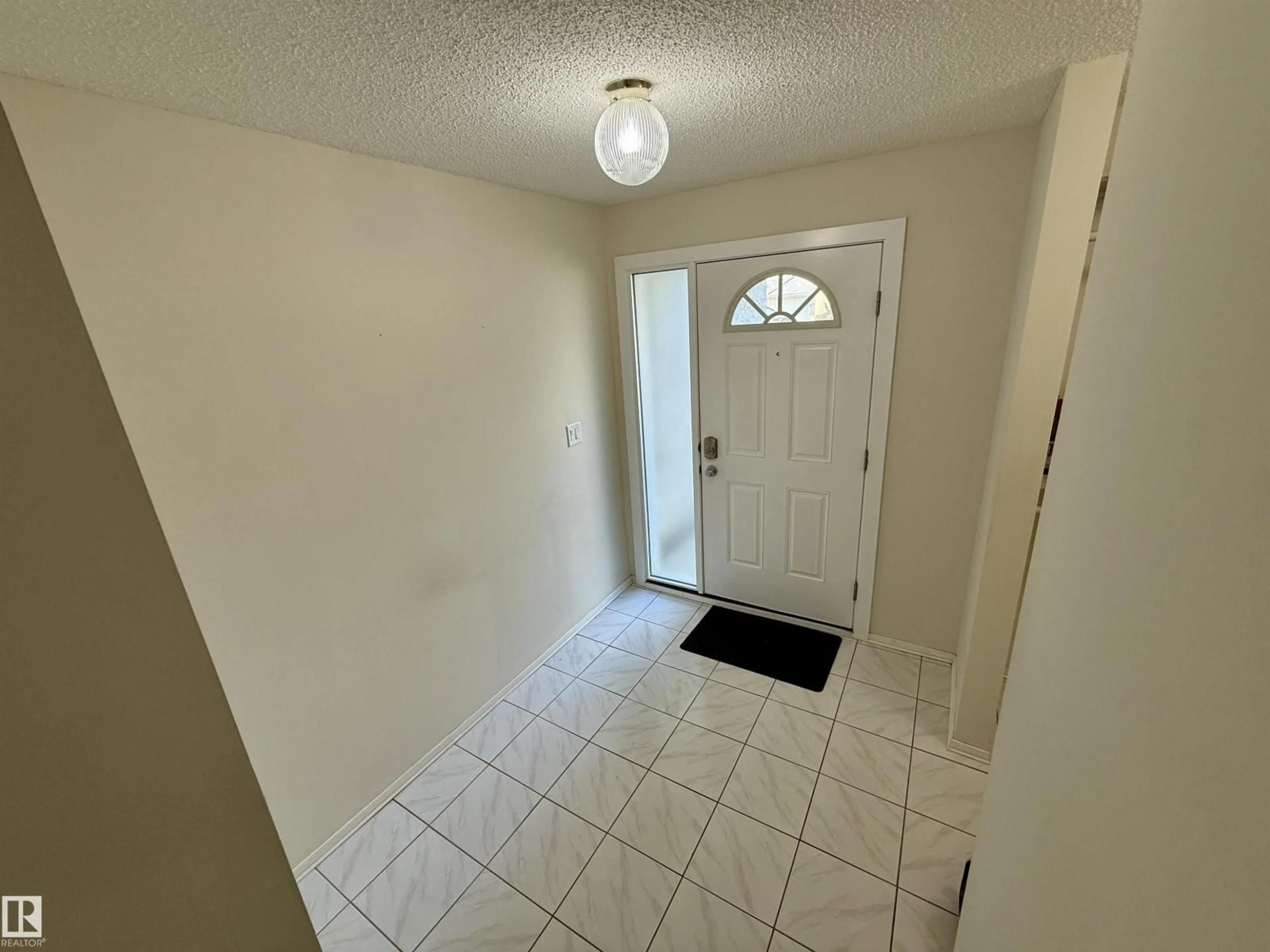 Indoor entryway for 221 CALLINGWOOD PL, Edmonton Alberta T5T2C6