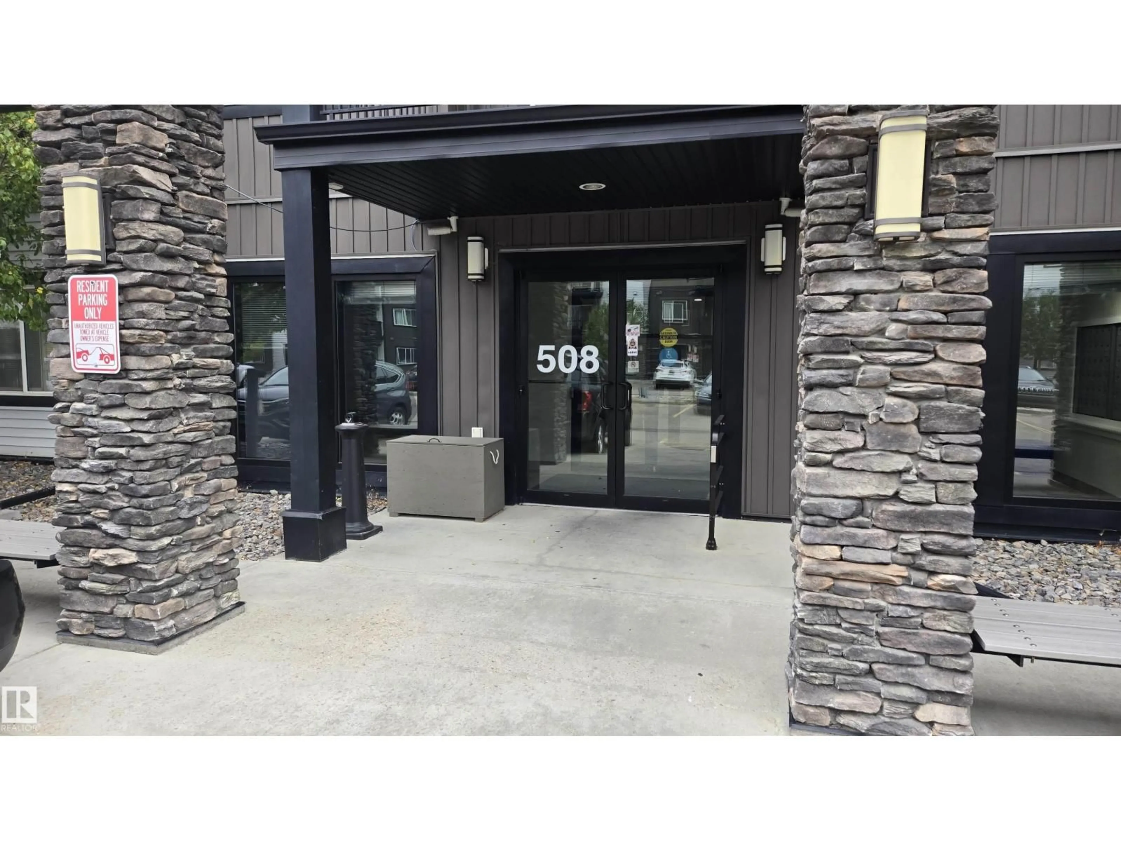 Indoor foyer for 508 - 119 ALBANY WY, Edmonton Alberta T6V0L1