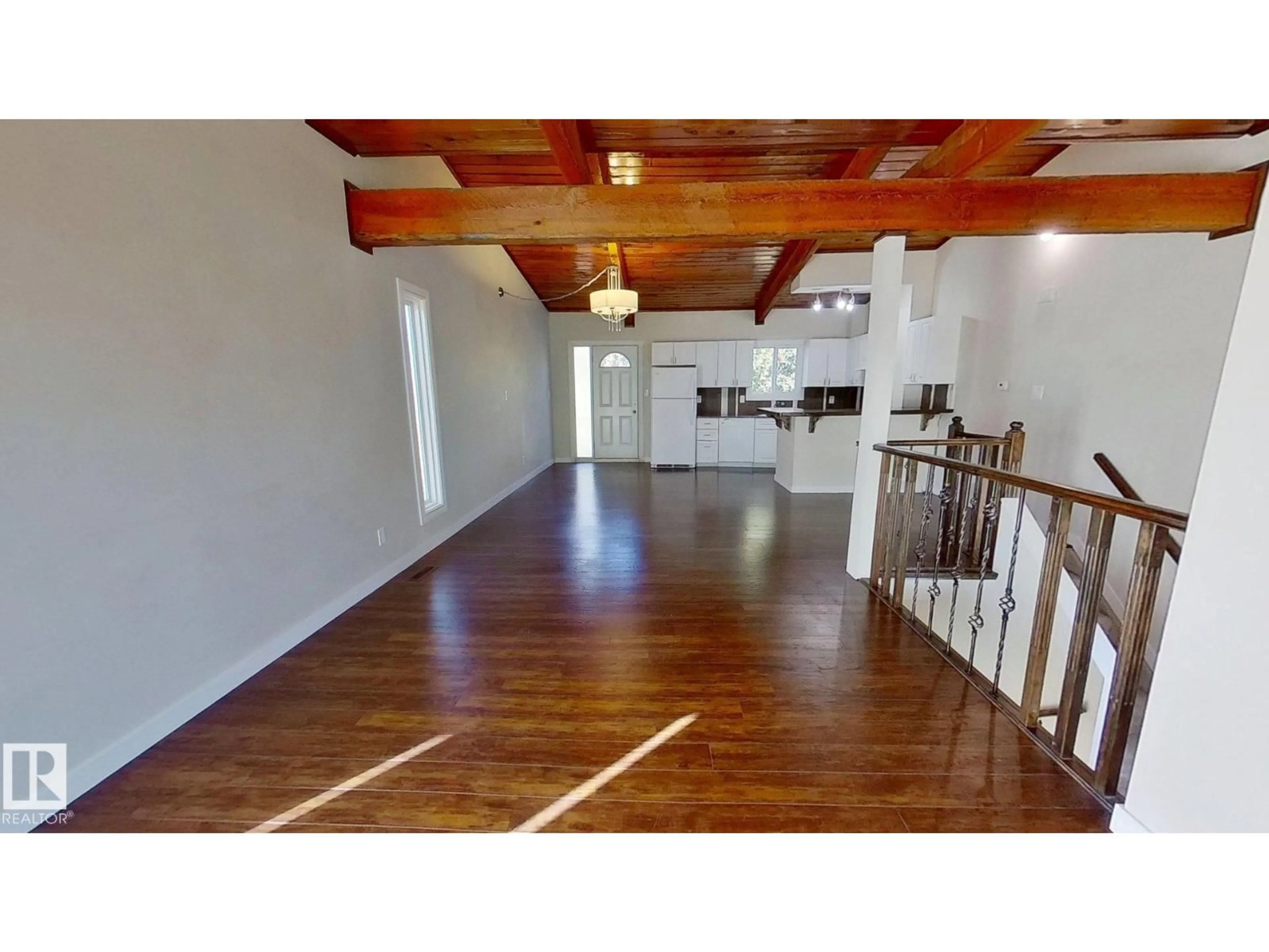 Indoor foyer for 15 NORTHWOODS VG, Edmonton Alberta T5X1X2