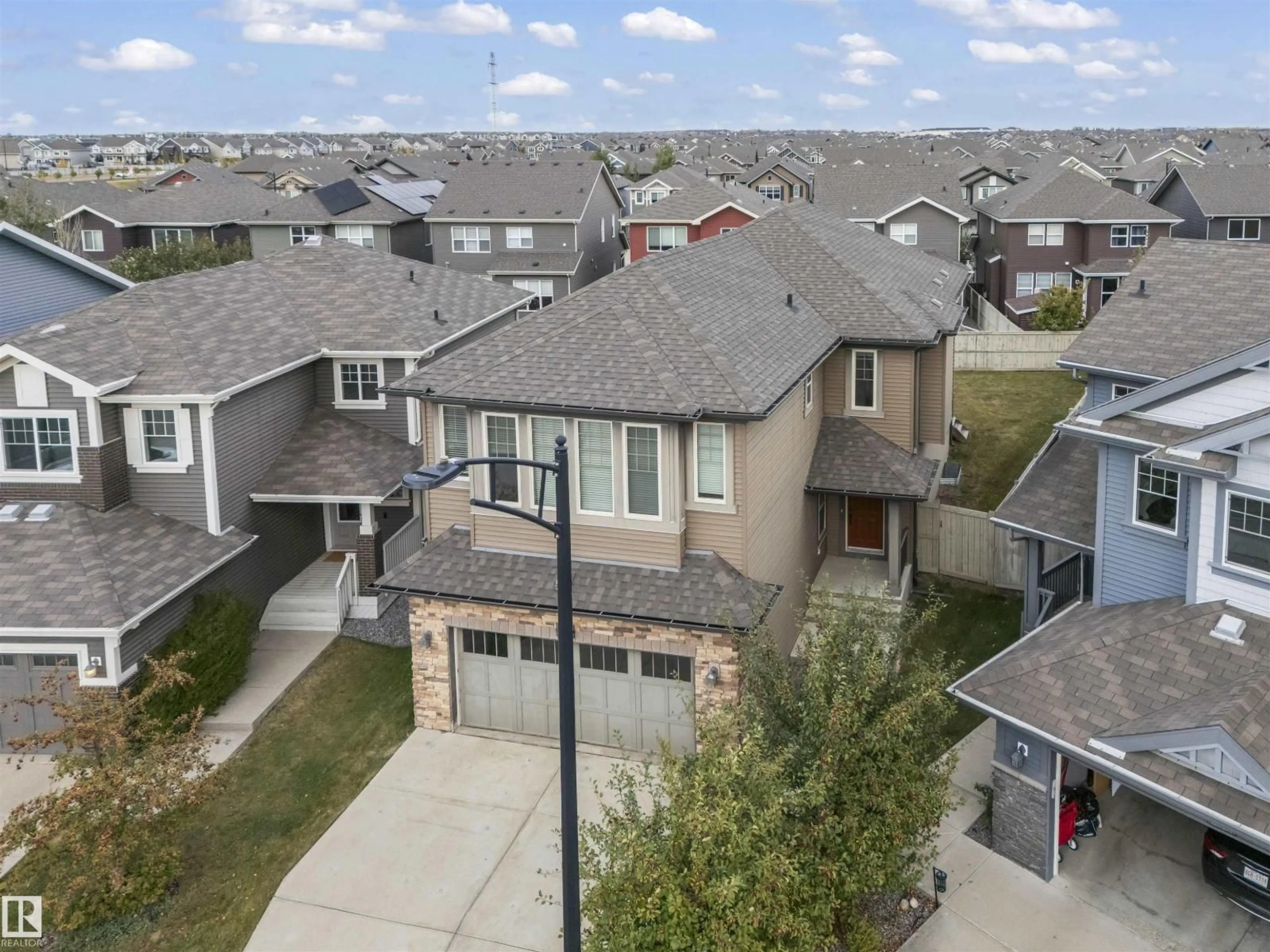 A pic from outside/outdoor area/front of a property/back of a property/a pic from drone, street for 4450 CRABAPPLE LANDING LD, Edmonton Alberta T6X0Y6