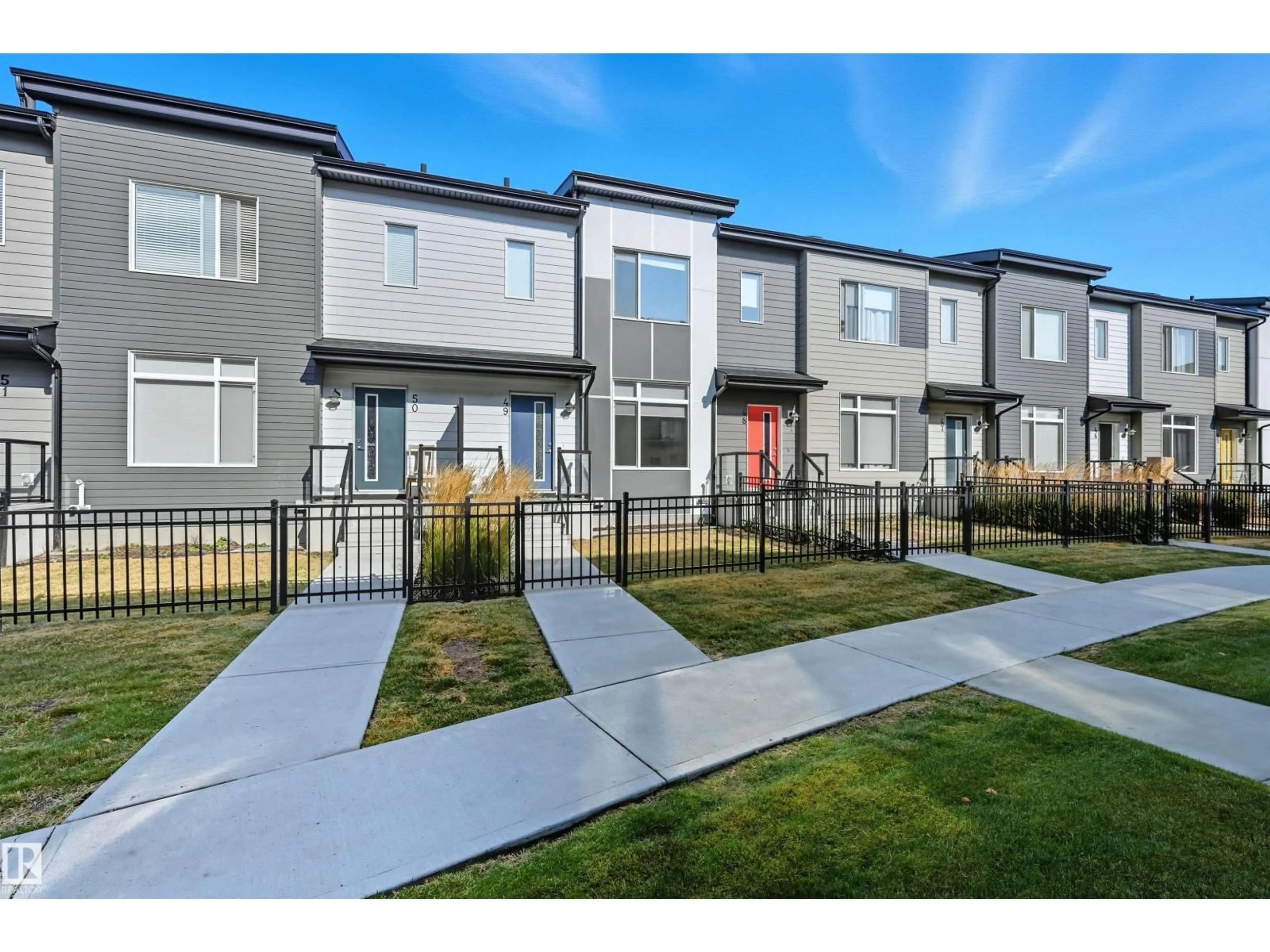 A pic from outside/outdoor area/front of a property/back of a property/a pic from drone, street for 804 - 49 WELSH DR, Edmonton Alberta T6X1Y8