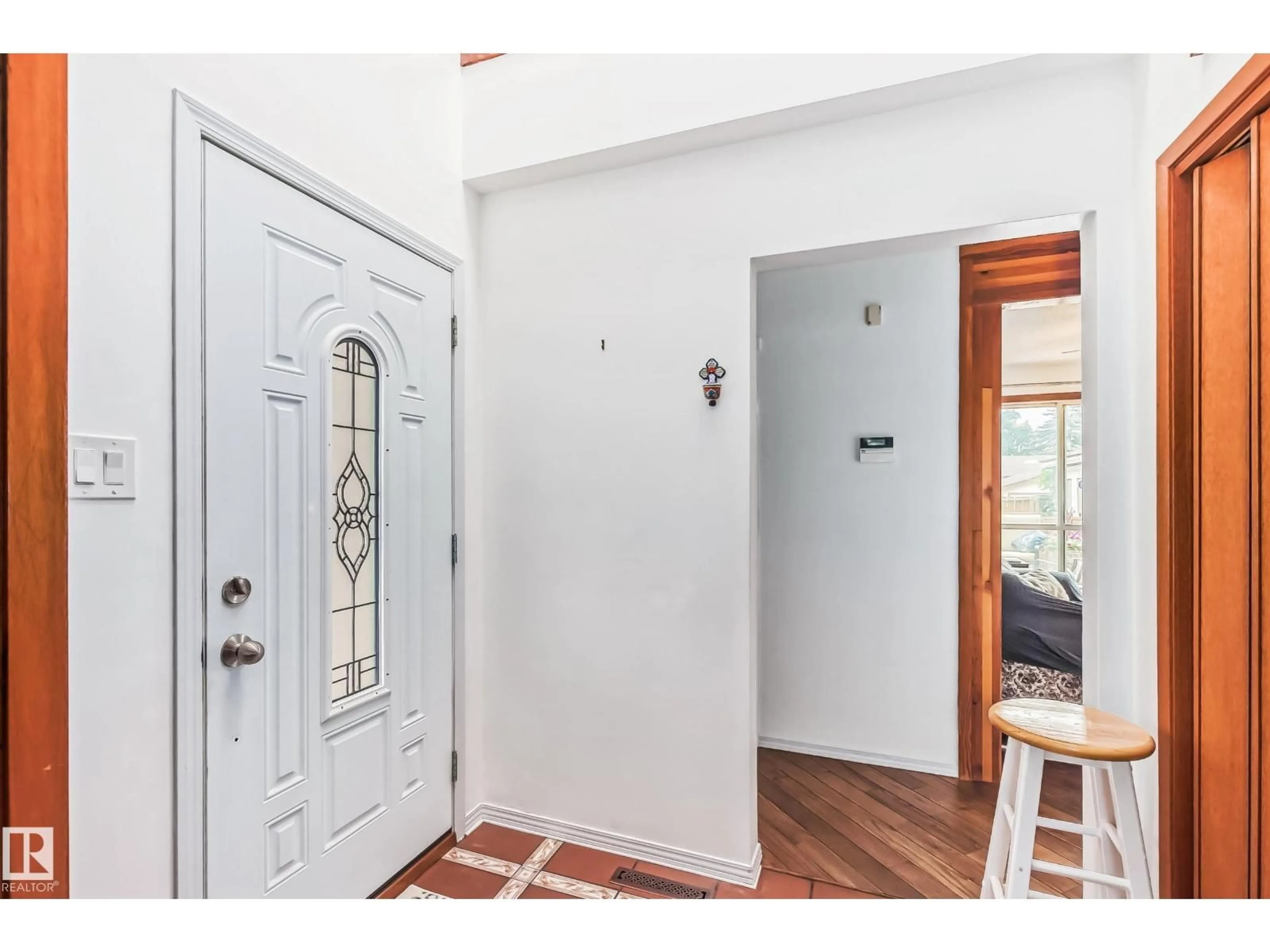 Indoor entryway for 8507 56 ST, Edmonton Alberta T6B1H8